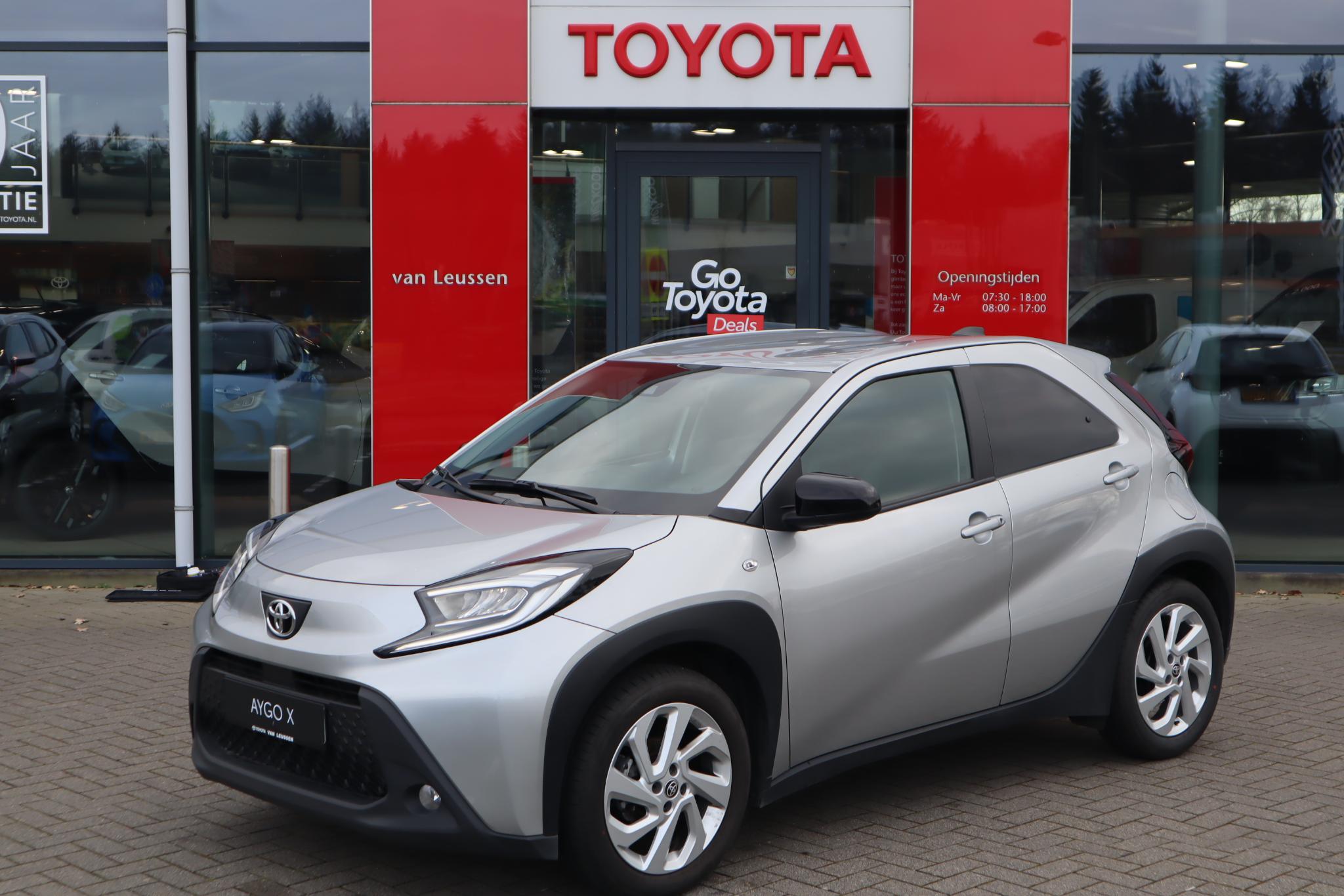 Toyota Aygo X PULSE APPLE/ANDROID STOELVERW. CLIMA LED-PAKKET PRIVACY-GLASS 17"LMV CAMERA AD-CRUISE