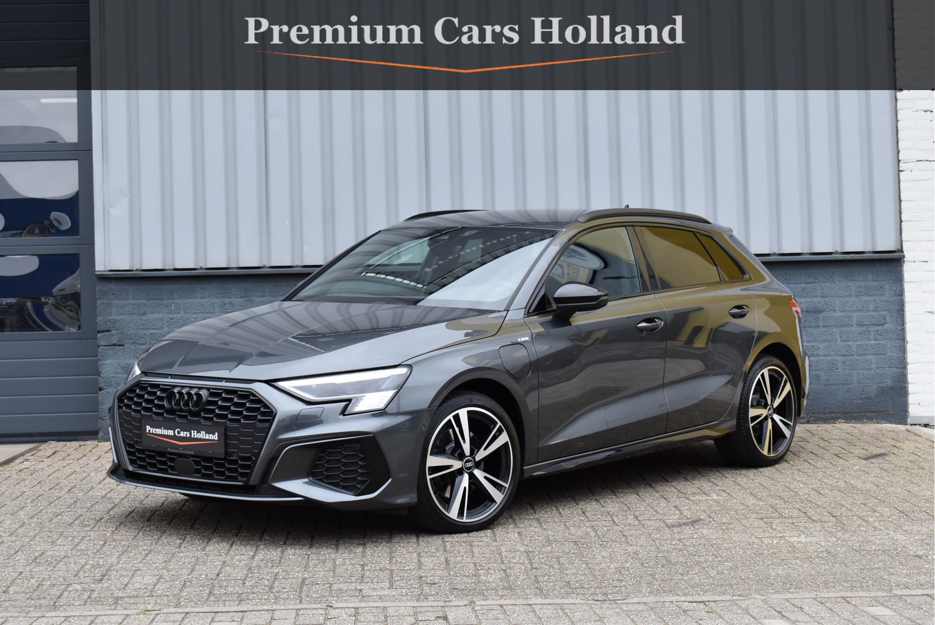 Audi A3 Sportback 40 TFSI e S-Line Black Ed Navi B&O Leder Camera ACC Trekhaak 18 Inch