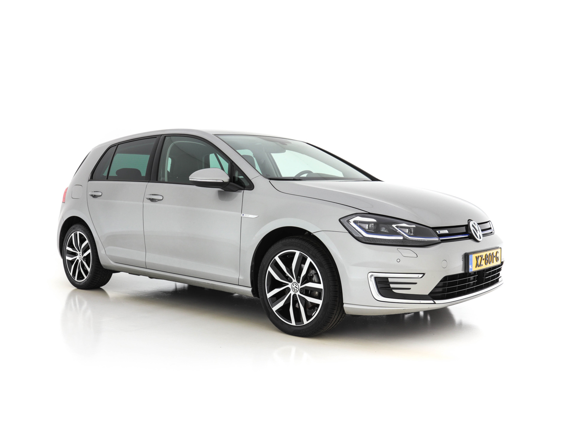 Volkswagen e-Golf (INCL-BTW) *HEATPUMP | FULL-LEATHER | FULL-LED | ADAPTIVE-CRUISE | VIRTUAL-COCKPIT |  KEYLESS | CAMERA | ECC | PDC | APP-CONNECT | COMFORT-SEATS | 17"ALU*