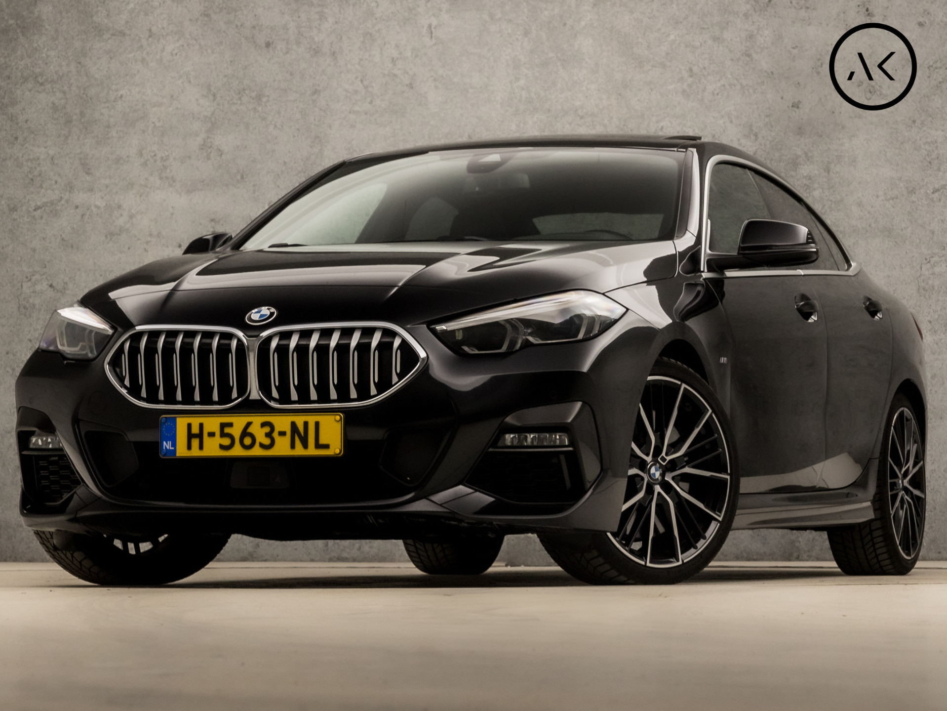 BMW 2 Serie Gran Coupé 218i High Executive M Sport Automaat (PANORAMADAK, M PAKKET, APPLE CARPLAY, HEAD-UP DISPLAY, MEMORY SEATS, STUUR/STOELVERWARMING, ADAPTIVE CRUISE, HARMAN/KARDON, CAMERA, 19'' VELGEN, NIEUWSTAAT)