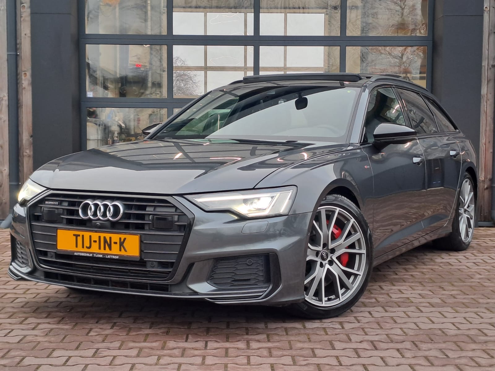Audi A6 Avant 55 TFSI e quattro Pro Line S Competition | LED Matrix | Pano | Tour | Park assist | Trekhaak | B&O - 3D |