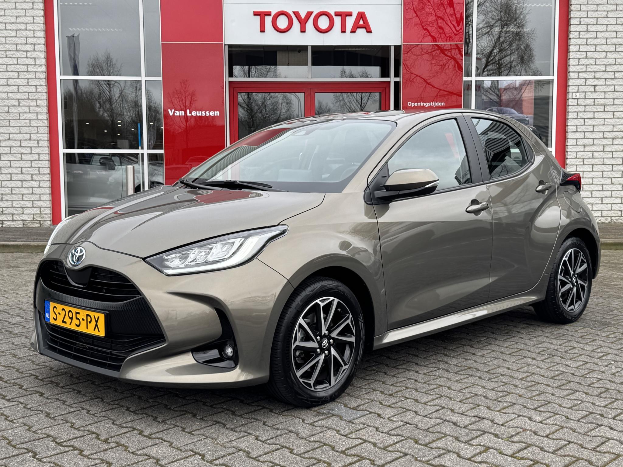 Toyota Yaris 1.5 HYBRID DYNAMIC APPLE/ANDROID KEYLESS CLIMA AD-CRUISE 16"LM-VELGEN LED NL-AUTO