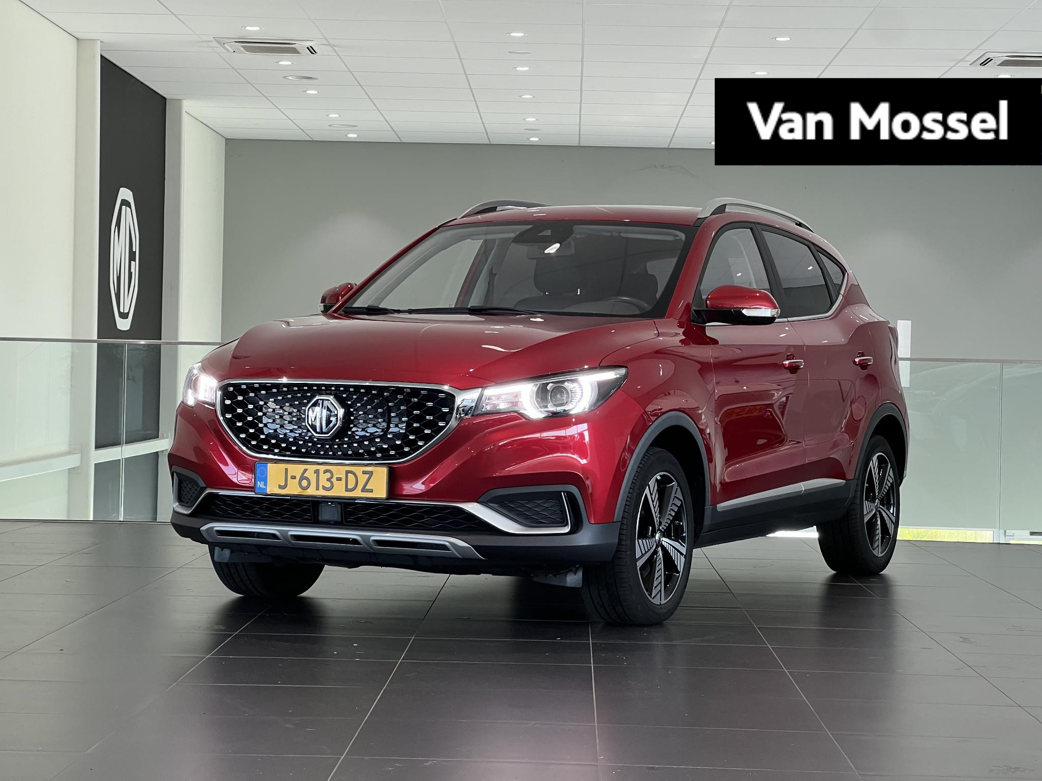 MG ZS-EV Luxury 45 kWh | 1e-Eigenaar | Leder | Navi | Panoramadak | Apple CarPlay | Camera |