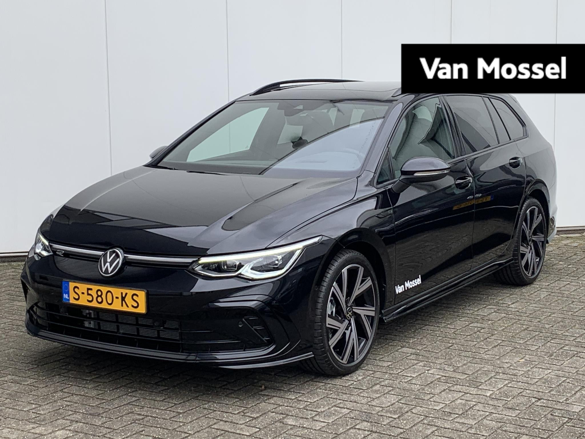 Volkswagen Golf Variant 1.5 TSI R-Line Business 130 PK < | Camera | Parkeersensoren | Panoramadak | Schuifdak | Navigatie | App Connect | Apple Carplay | Android Auto | R-Line interieur | R-line exterieur | Bergamo-velgen |