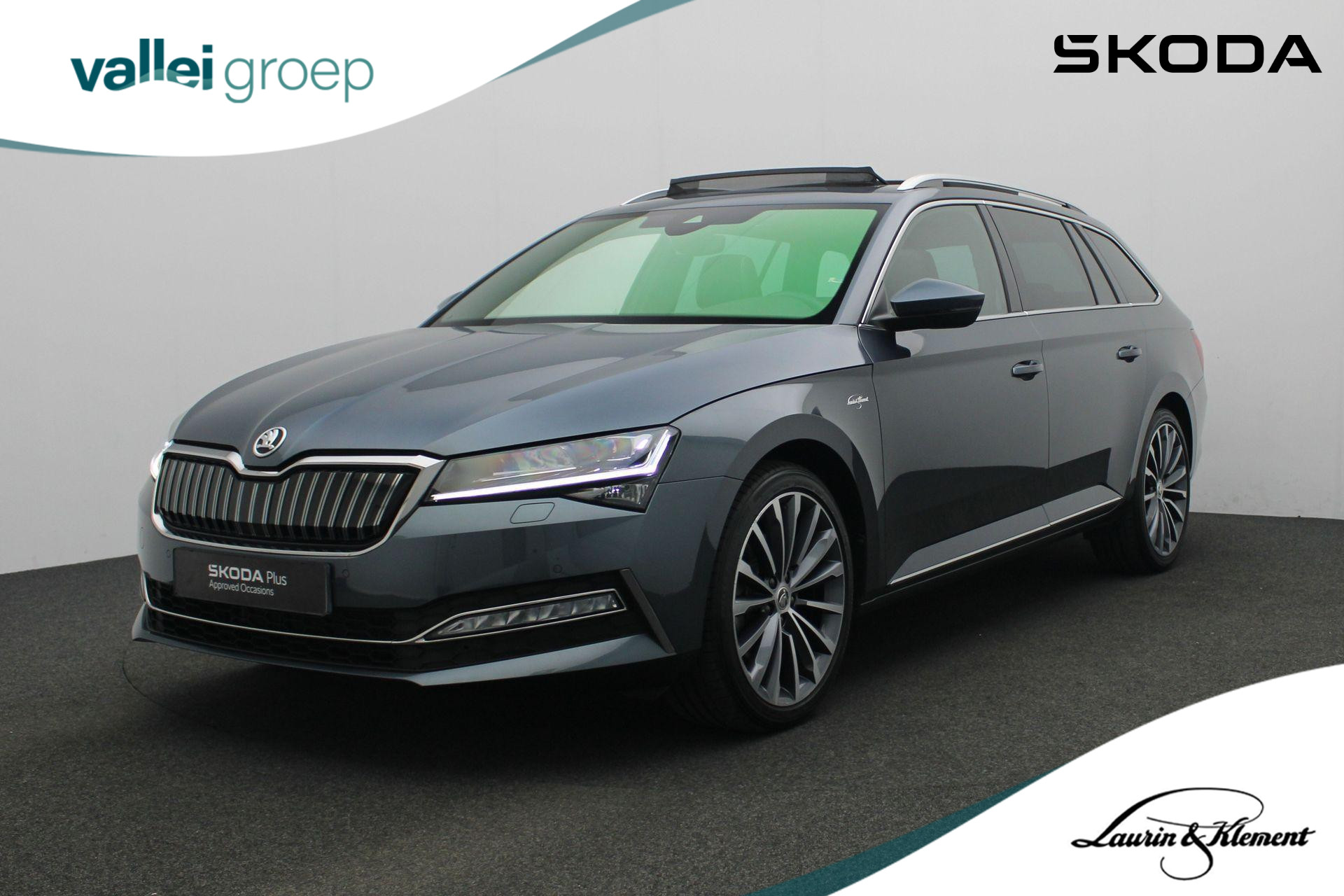 Škoda Superb Combi 1.4 TSI 218 pk DSG iV Laurin & Klement | Panoramadak | Leder | Geheugen/massagestoel | Navigatie Columbus | Matrix LED | Adaptief onderstel | Stoel-/achterbankverwarming