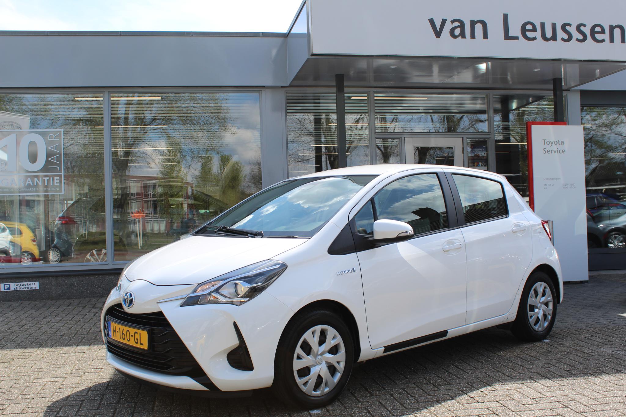 Toyota Yaris 1.5 HYBRID HANDGAS AANGEPAST CRUISE NAVI CAMERA CLIMA