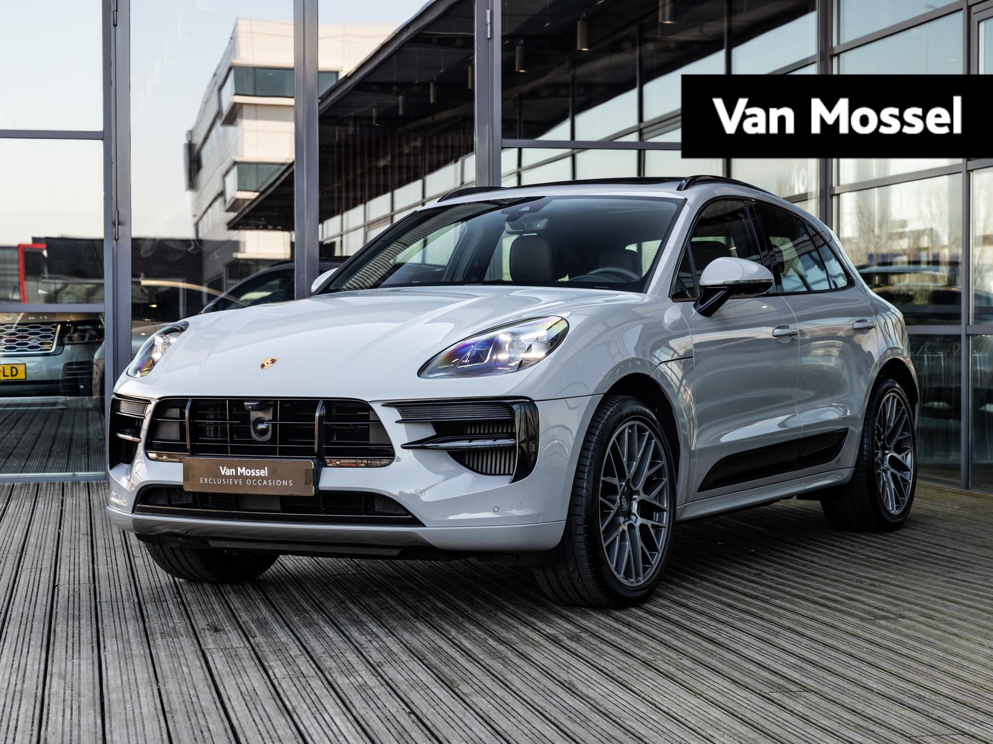 Porsche Macan 3.0 S | SPORTDESIGN | SPORTCHRONO | BOSE | PDLS + | 360 CAMERA | 21 INCH RS SPYDER | KRIJTGRIJS | PANORAMA/SCHUIF-KANTELDAK | PASM LUCHTVERING | SPORTEINDPIJPEN | NL GELEVERD | 1E EIGENAAR | PORSCHE ONDERHOUDEN | 14-WEGSTOELEN |