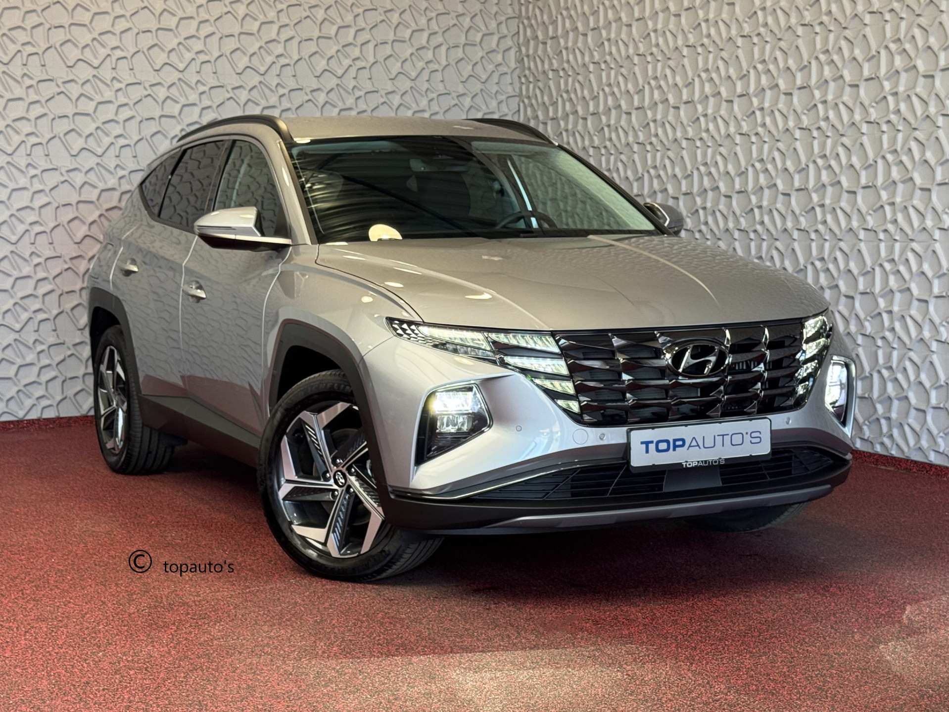Hyundai Tucson 1.6 T-GDI PHEV 265PK 19''LMV 4WD LED STUUR/STOEL VERW. NAVI ELEK.KLEP 03/2024 PHEV PLUG IN HYBRID 4X4 AWD