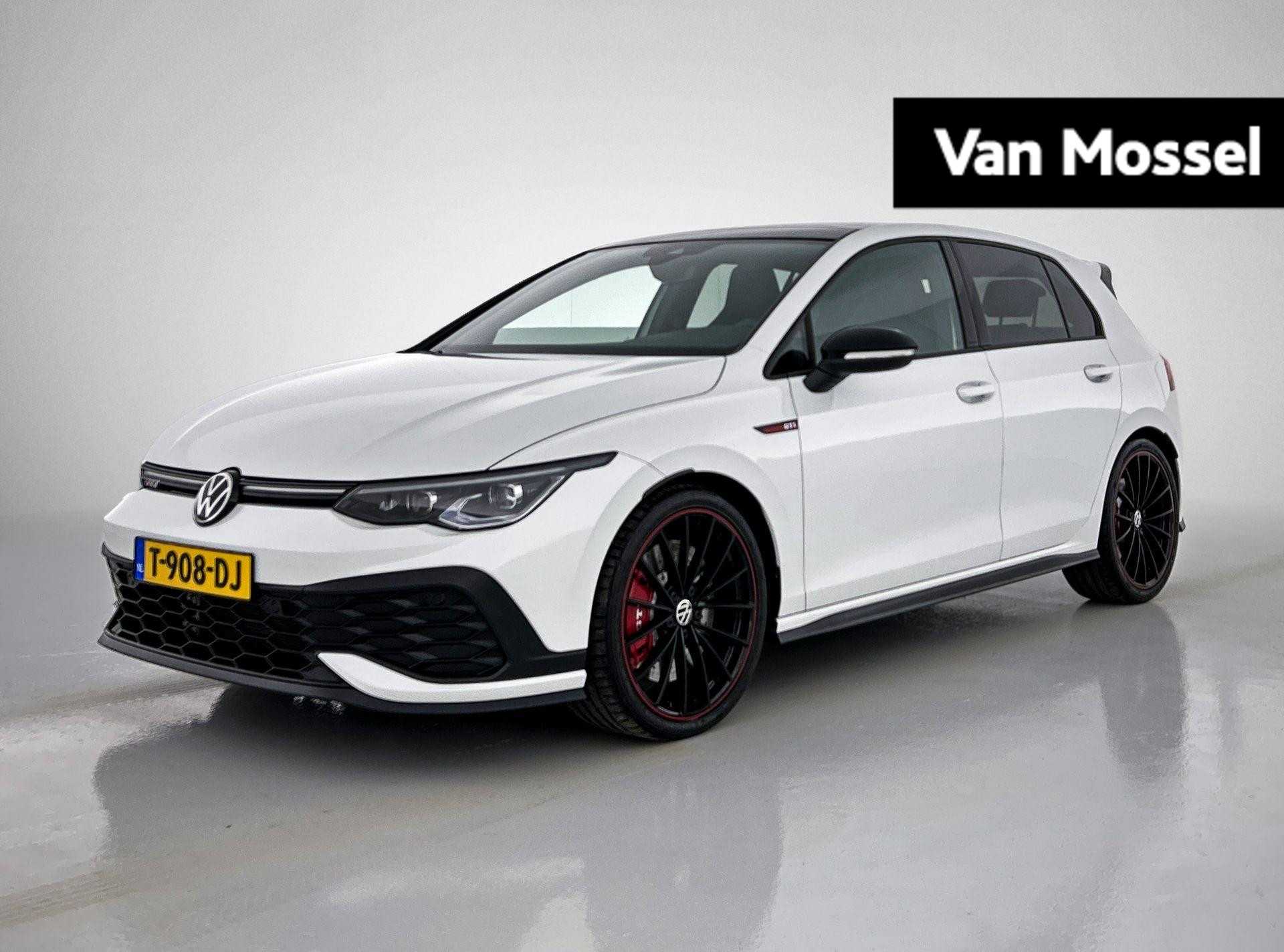 Volkswagen Golf 2.0 TSI GTI Clubsport | 300 PK | Akrapovic Uitlaat Systeem | Black Style | Parkeercamera | Panorama Schuif/Kantel Dak | Stoel en Stuurwielverwarming |