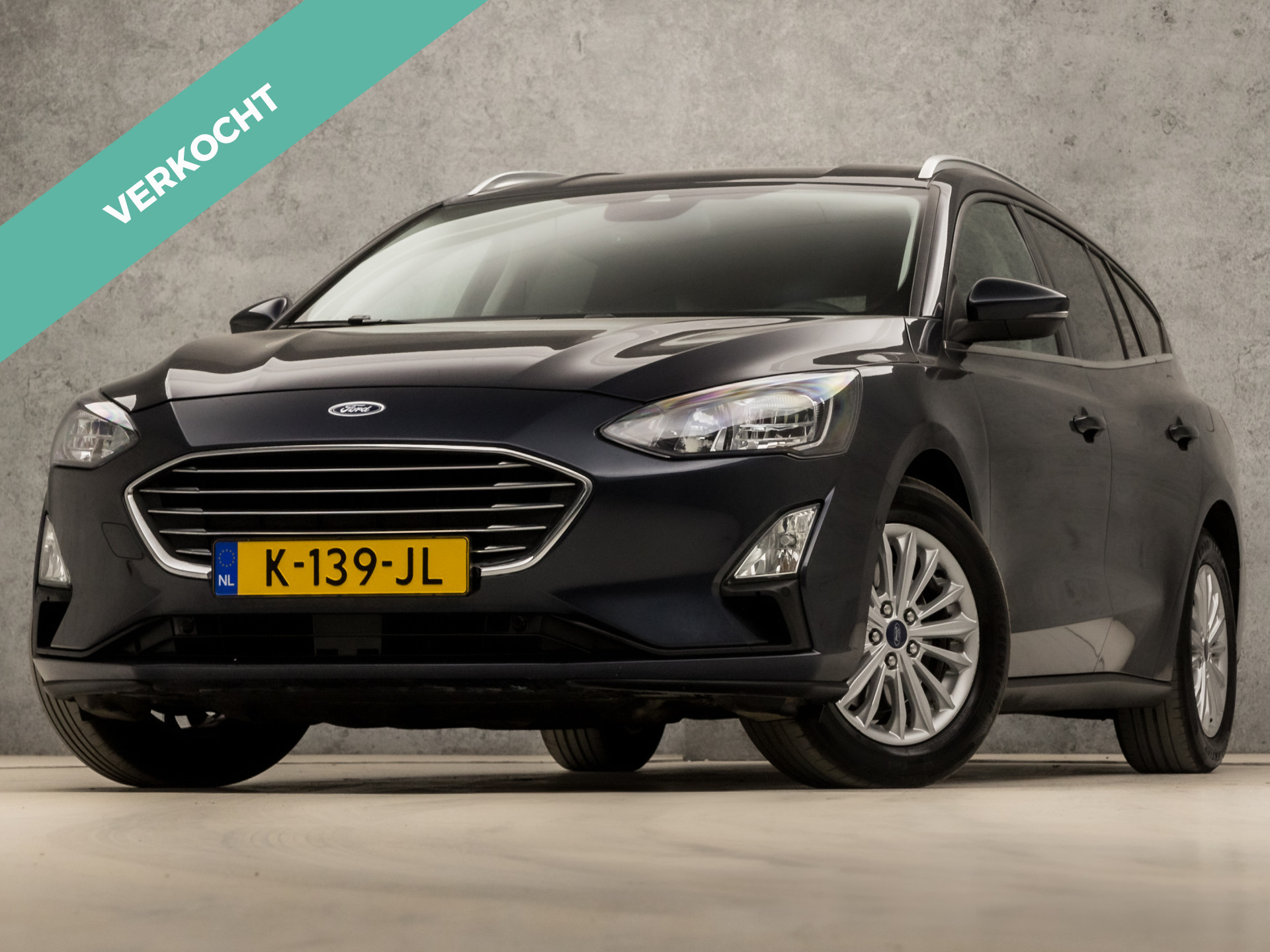 Ford Focus Wagon 1.0 EcoBoost Titanium X Automaat (APPLE CARPLAY, GROOT NAVI, DIGITAL COCKPIT, CLIMATE, CAMERA, SPORTSTOELEN, GETINT GLAS, ADAPTIVE CRUISE, LANE ASSIST, NIEUWSTAAT)