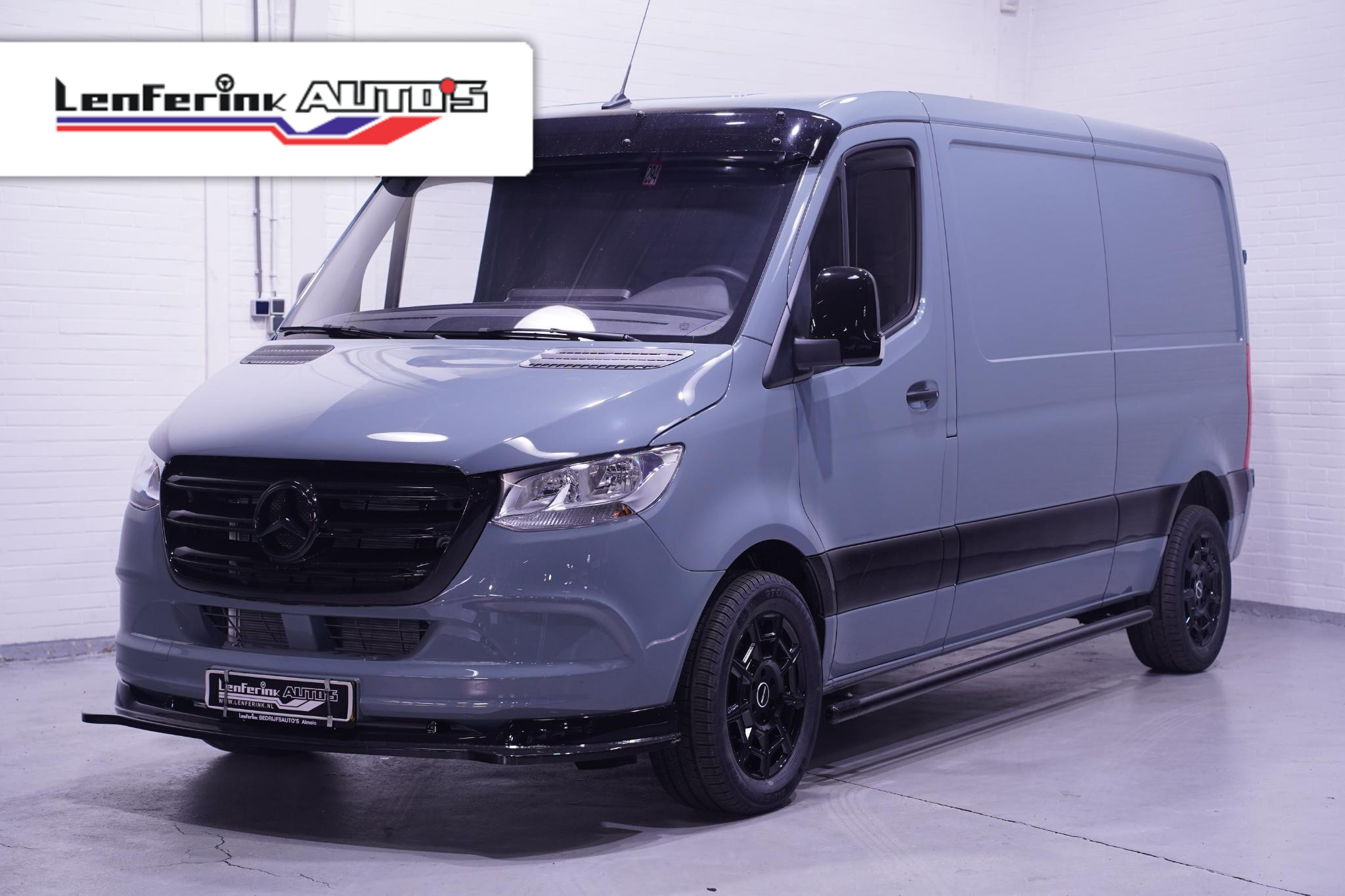 Mercedes-Benz Sprinter 215 CDI 150 pk Black&Grey Edition L2H1 Airco, 18" LMV, Bumpers in Kleur, Zonneklep, Grille Zwart, 2-Zits