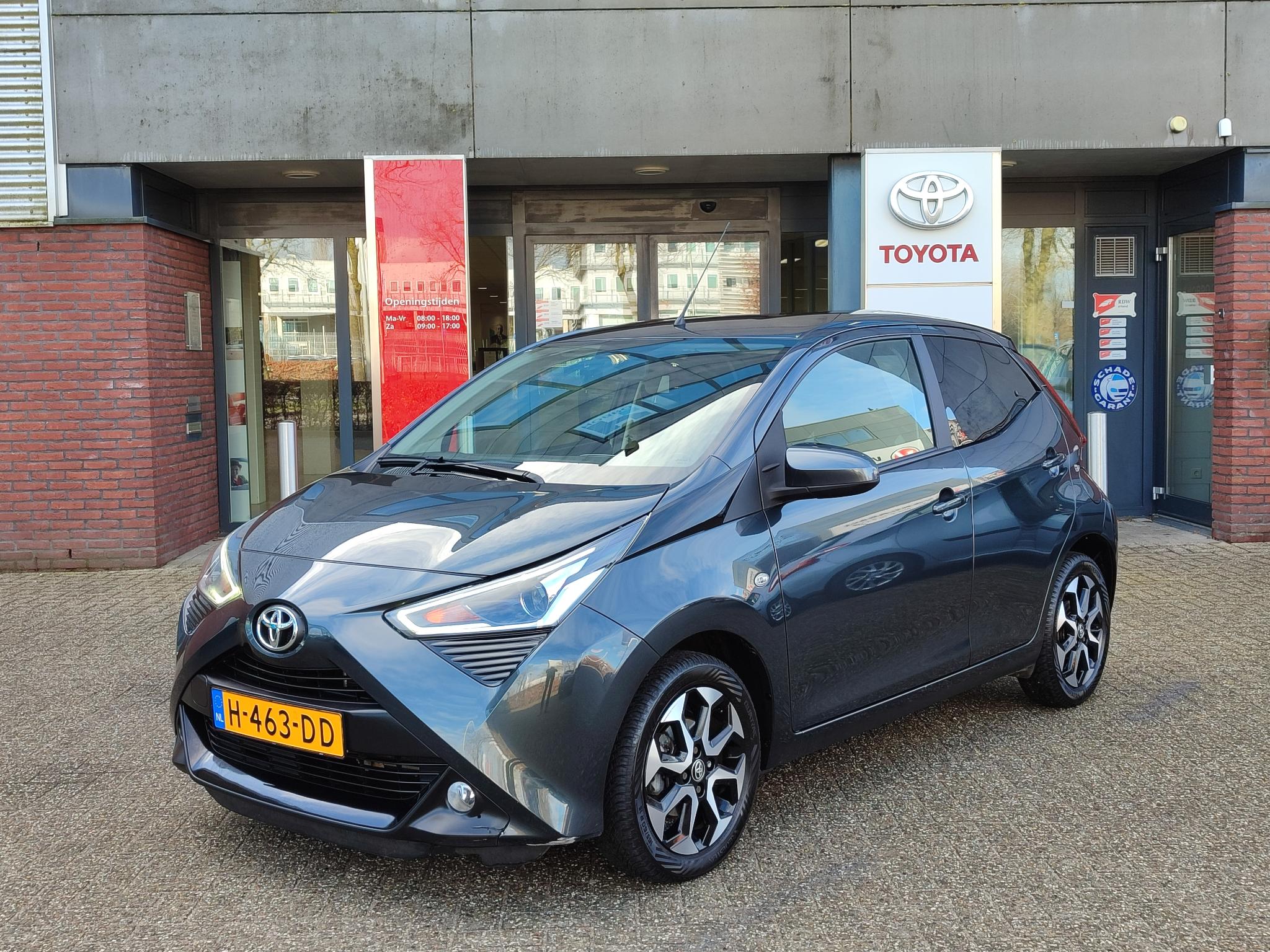 Toyota Aygo X-JOY AUTOMAAT 4S-BANDEN CLIMA APPLE/ANDROID CAMERA 15'' LM-VELGEN BLUETOOTH EL-RAMEN/SPIEGELS