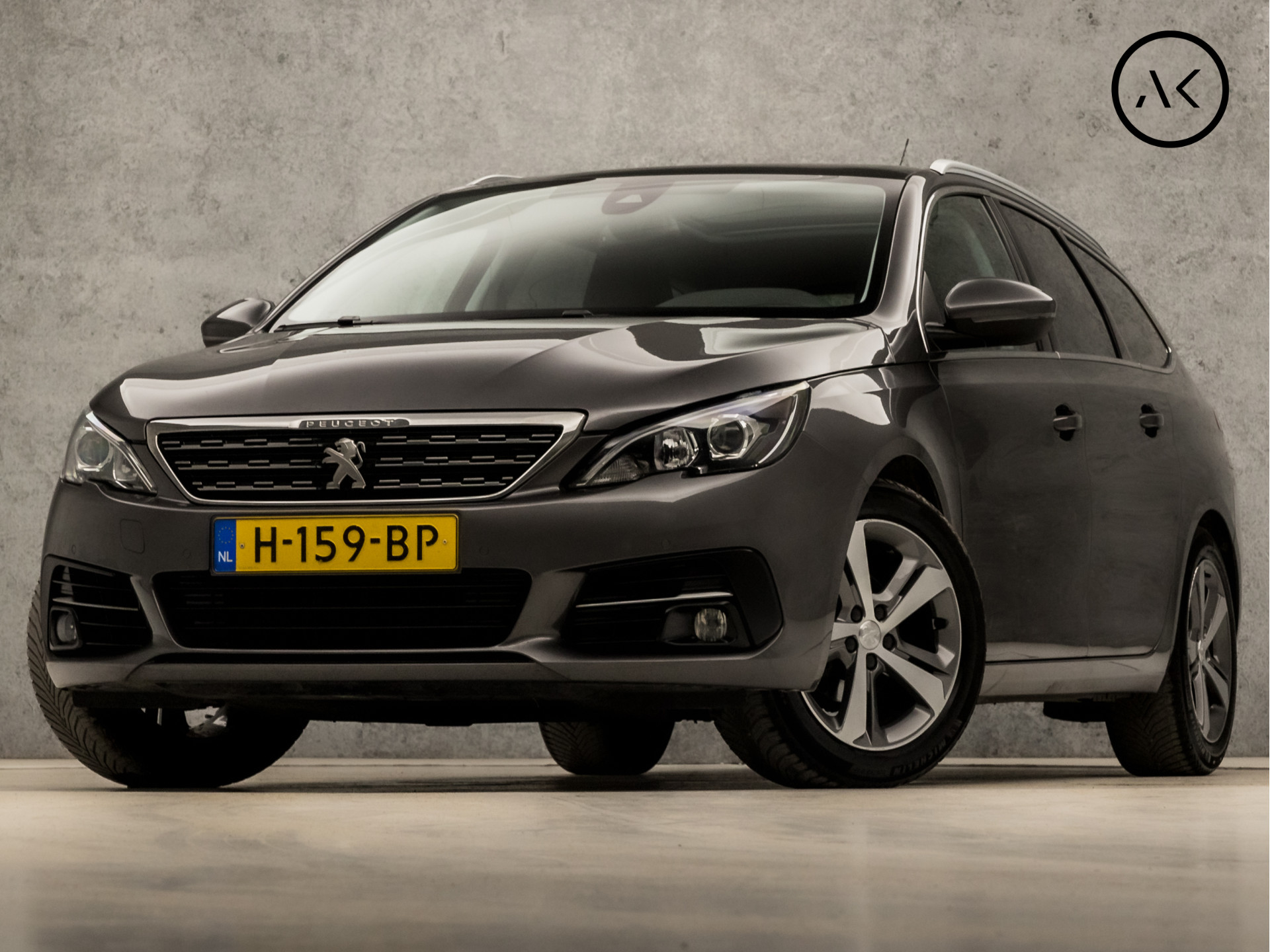 Peugeot 308 SW 1.2 PureTech Sport (PANORAMADAK, APPLE CARPLAY, GROOT NAVI, DENON AUDIO, KEYLESS, LEDER, SPORTSTOELEN, 360 CAMERA, CRUISE, NIEUWE APK, NIEUWSTAAT)