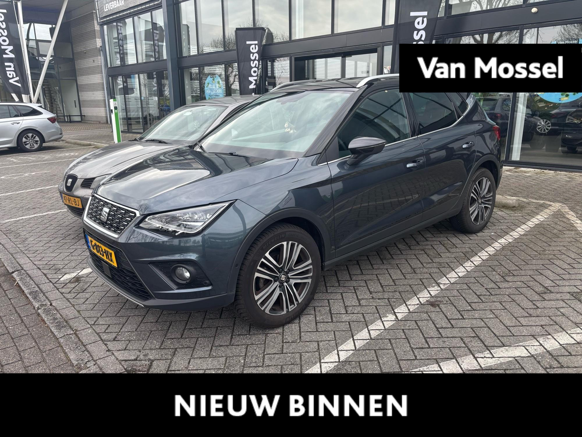 SEAT Arona 1.0 TSI Xcellence Business Intense 115 PK | Automaat | Navigatie | Climate Control | Adaptive Cruise Control | Apple Carplay/Android Auto | Keyless-Entry | Stoelverwarming | Privacy Glass | Parkeersensoren | Lichtmetalen velgen |
