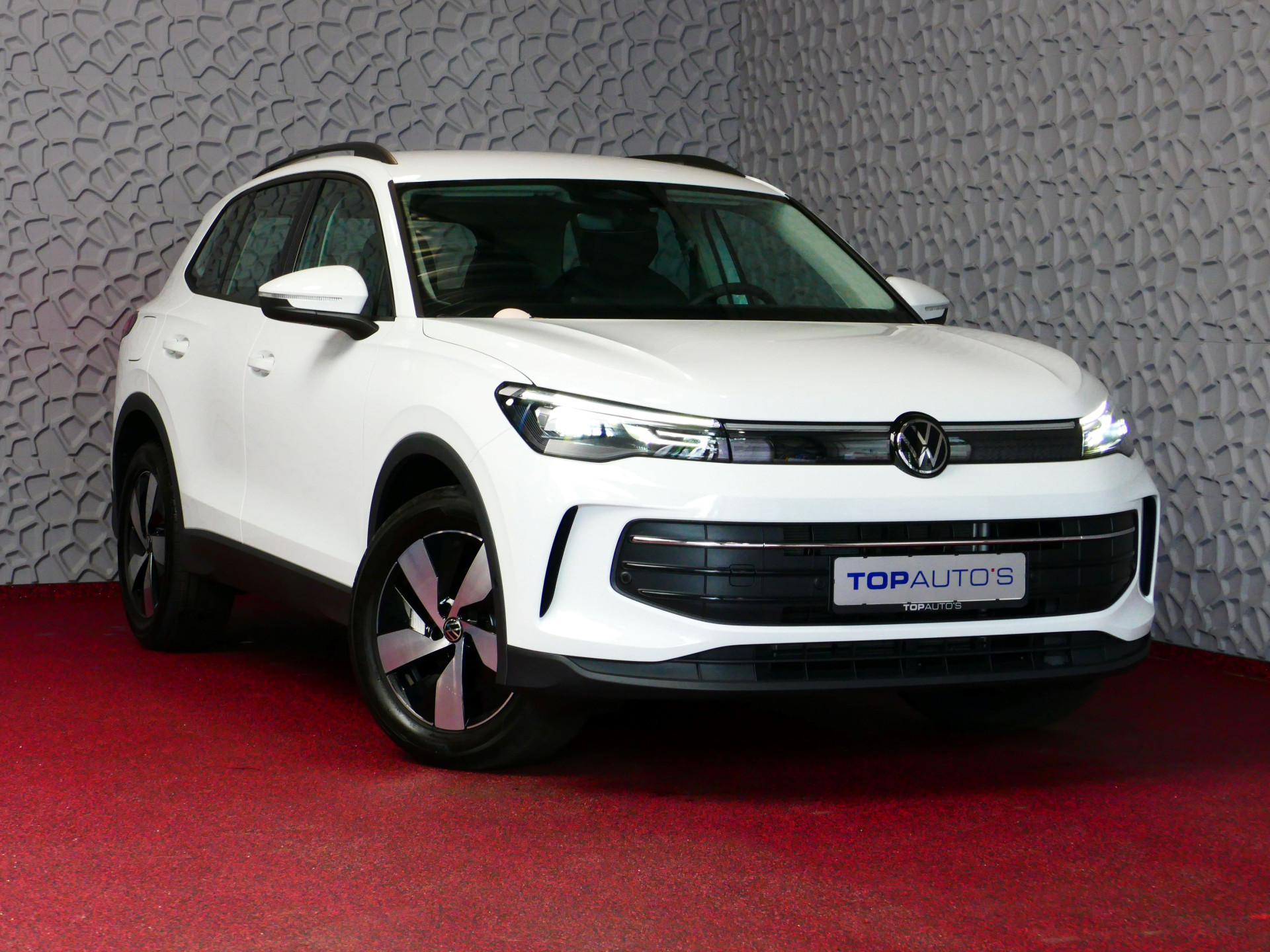 Volkswagen Tiguan 1.5 eTSI ✅NIEUWE AUTO✅ 150 LIFE EDTION NAVI CAMERA TREKHAAK STOEL/STUUR VERW. COMF.STOEL AMBIENTE LED 3/2024! "Volkswagen rijden begint bij Topautos.nl – 75 topmodellen direct op voorraad!"
