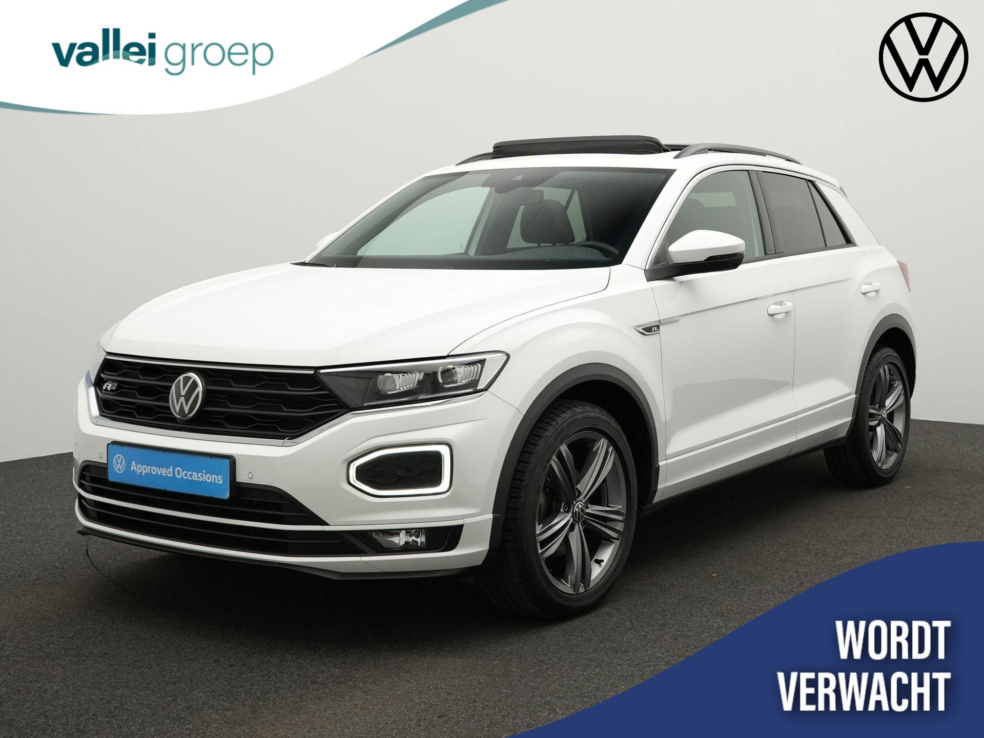 Volkswagen T-Roc 1.5 TSI 150 pk DSG Sport Business R / R-Line | Panoramadak | Trekhaak | Stuur-/stoelverwarming | Achteruitrijcamera