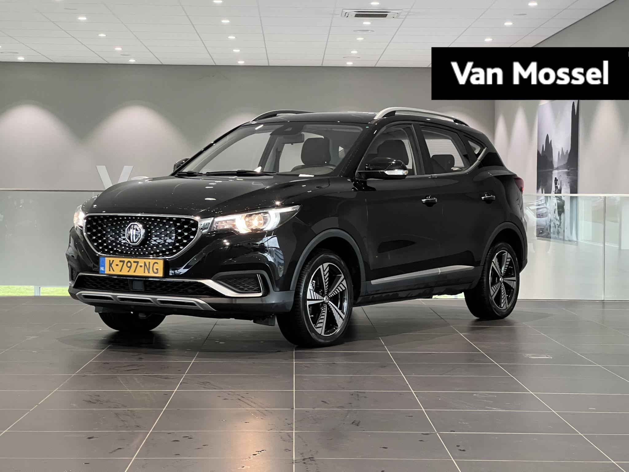 MG ZS-EV Luxury 45 kWh | 1e-Eigenaar | Leder | Navi | Panoramadak | Apple CarPlay | Camera |