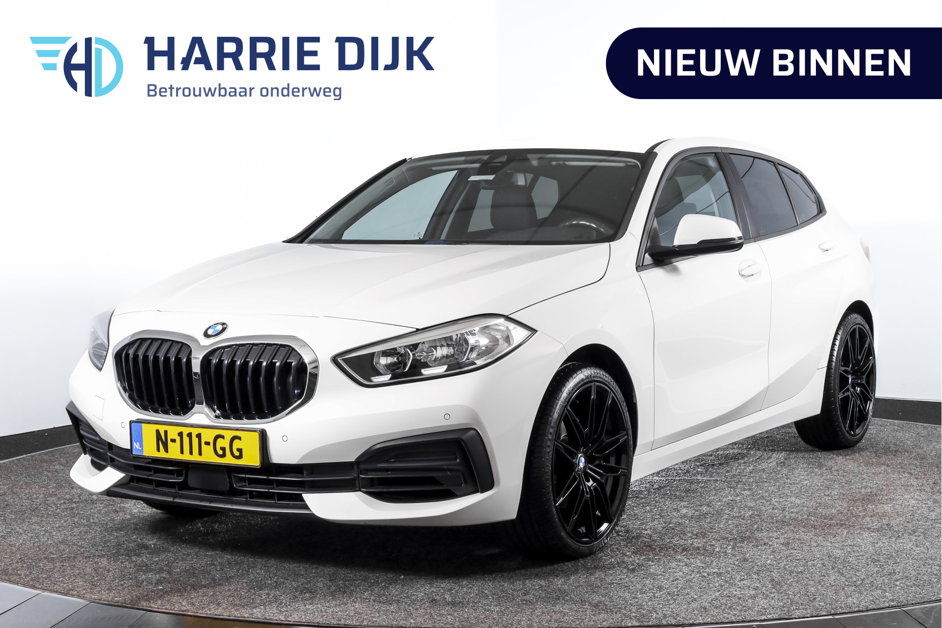 BMW 1 Serie 118i 140 PK Corporate High Executive | Cruise | PDC | NAV+ Apple Car Play | EEC | LM 19" |
