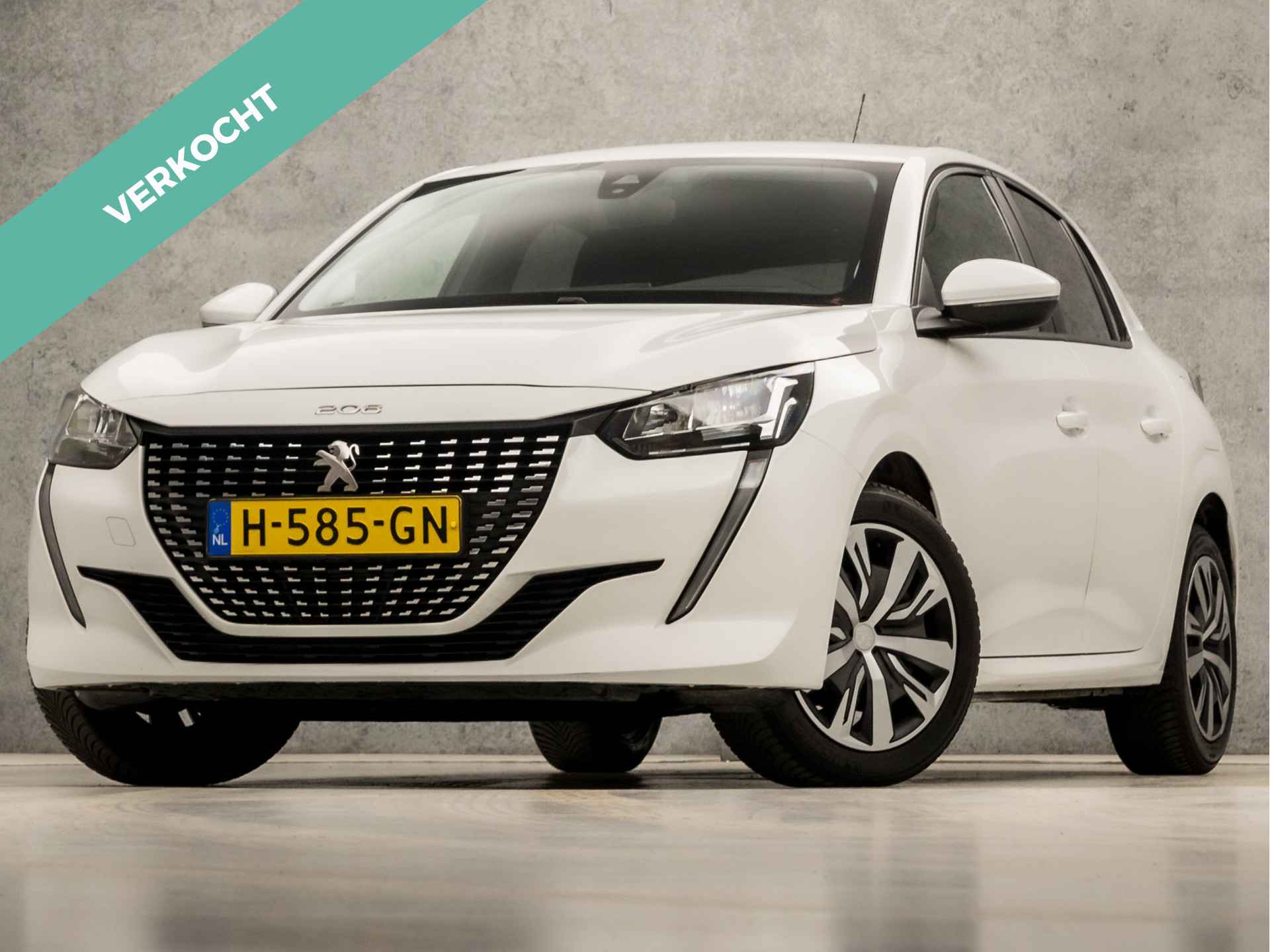 Peugeot 208 1.2 PureTech Sport (APPLE CARPLAY, GROOT NAVI, GETINT GLAS, DAB+, SPORTSTOELEN, CRUISE, PARKEERSENSOREN, LANE ASSIST, NIEUWSTAAT)