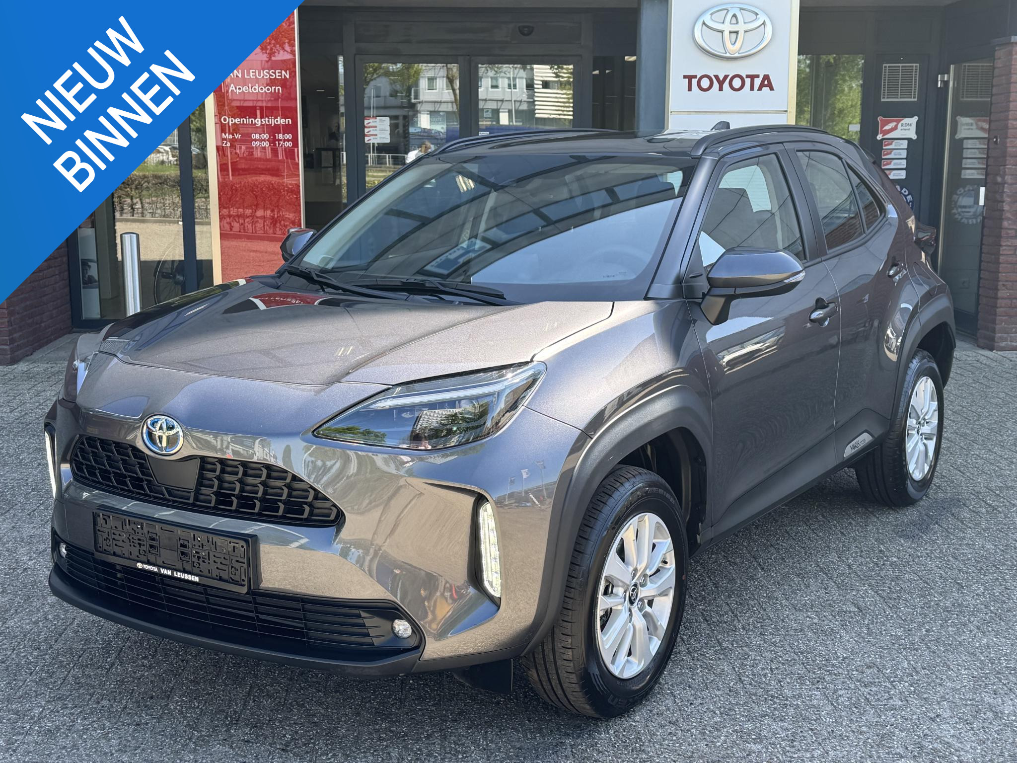 Toyota Yaris Cross 1.5 Hybrid DYNAMIC STOEL/STUURVERW NAVI HEAD-UP KEYLESS CLIMA AD-CRUISE APPLE/ANDROID EL-ACHTERKLEP LM-VELGEN CAMERA