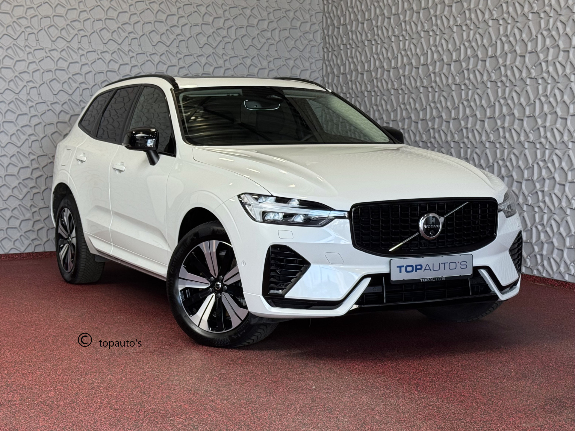Volvo XC60 2.0 T6 350PK PHEV AWD PLUS DARK LONG RANGE PANO HARMAN-KARDON 360CAM ELEK.KLEP STUUR/STOEL VERW. Plug in Hybrid
