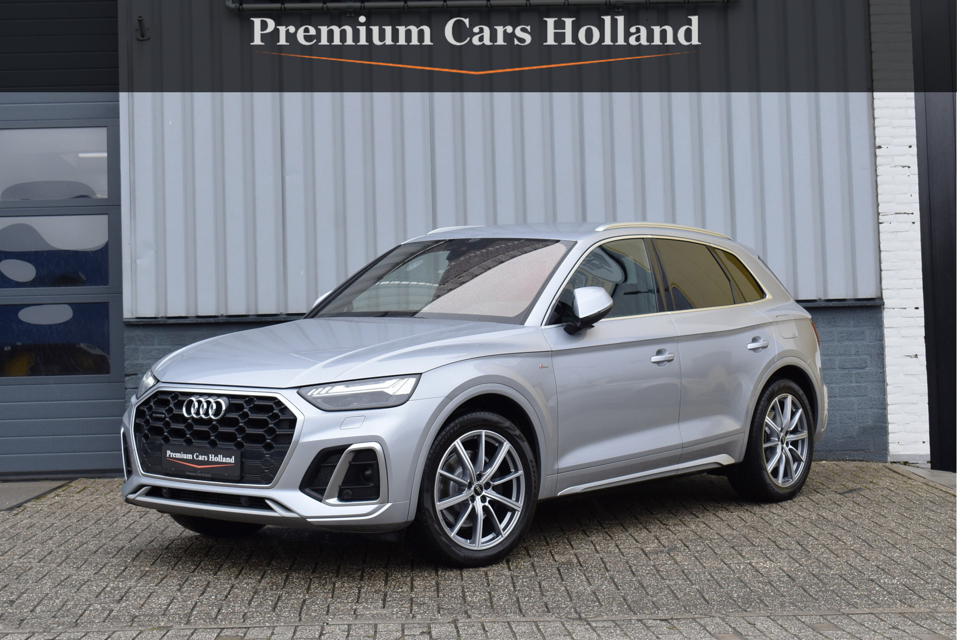 Audi Q5 55 TFSI e S-Line 367 Pk Luchtvering Trekhaak Matrix ACC Sfeerverlichting 20 Inch