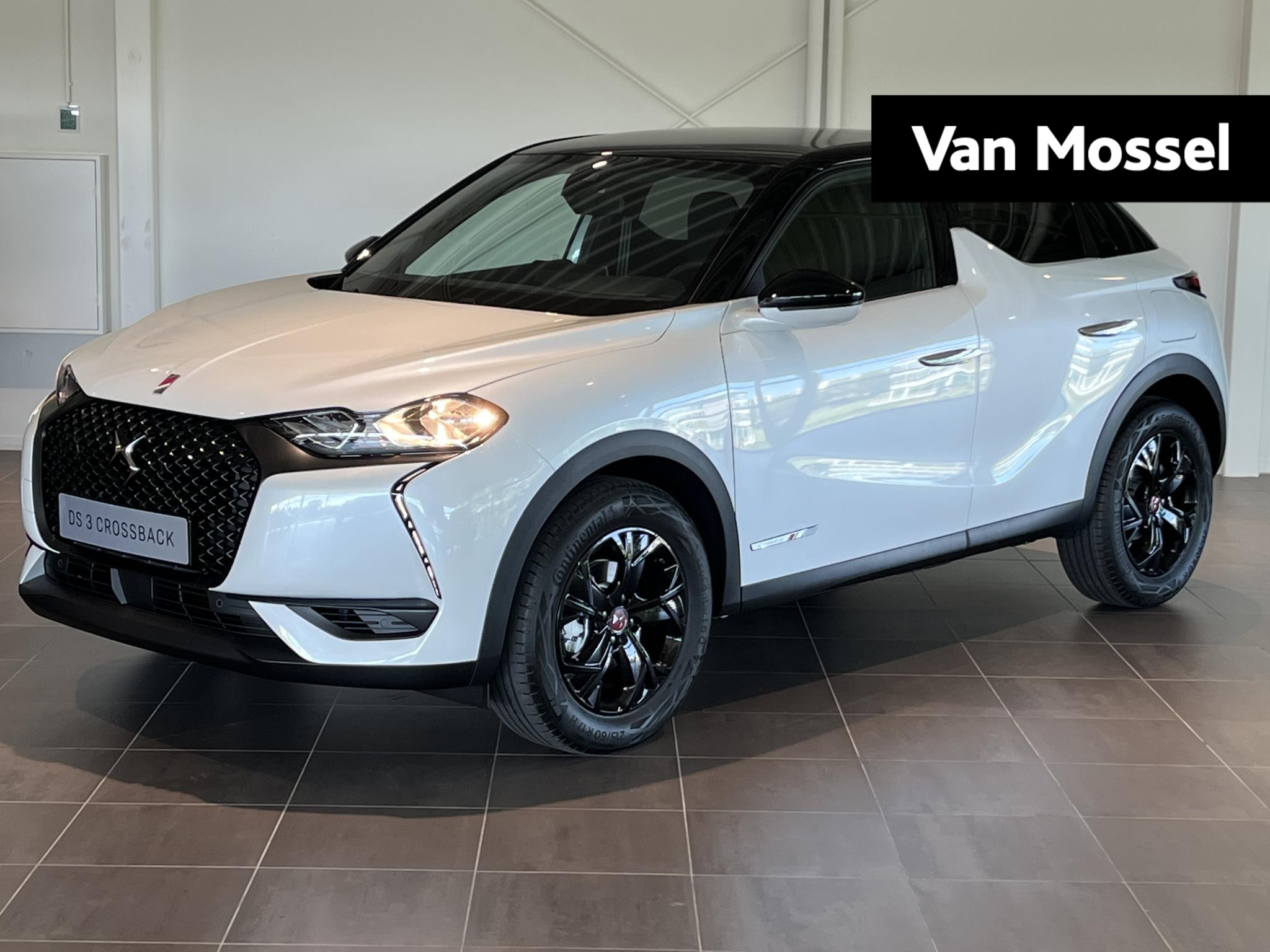 DS DS 3 Crossback Performance Line | 17¨ Velgen | Keyless Entry | Navigatie | Camera achter | Sensoren voor- en achter | Cruise Control | Apple Carplay & Android Auto