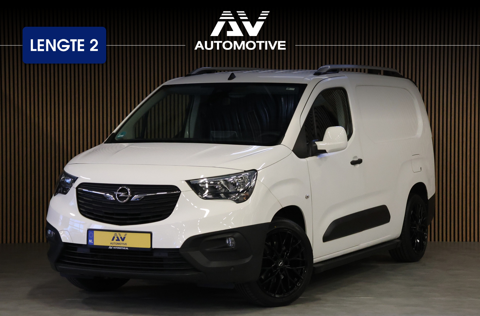 Opel Combo 1.5D L2H1 Innovation | CarPlay | PDC | Airco | Cruise control | DAB | Trekhaak | Treeplanken | Achterspoiler | Nieuwe APK | Dealer onderhouden