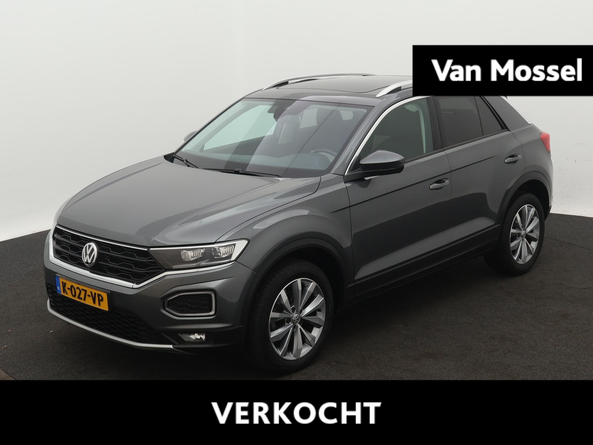 Volkswagen T-Roc 1.5 TSI Sport | Automaat | Panorama Schuif/Kantel Dak | Lederen Bekleding | Stoelverwarming | Automatische Airco (Climatronic) | Parkeer Camera | Navigatie