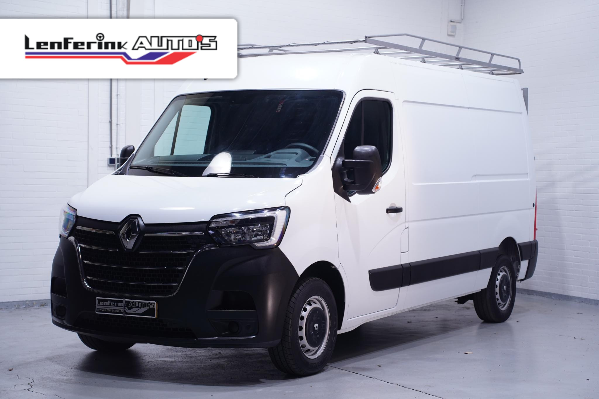 Renault Master 2.3 dCi 135 pk L2H2 Navi, Trekhaak Imperiaal met trap, Cruise control, Apple Carplay, 3-Zits