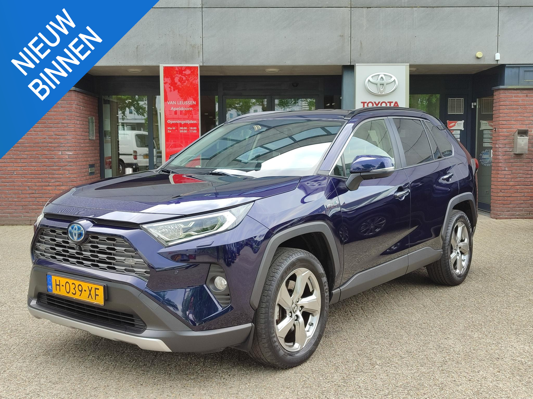 Toyota RAV4 2.5 Hybrid EXECUTIVE TREKHAAK LEDER STOELKOELING/VERW STUURVERW EL-ACHTERKLEP BLIND SPOT KEYLESS JBL-AUDIO NAVI APPLE/ANDROID 360° CAMERA NL-AUTO