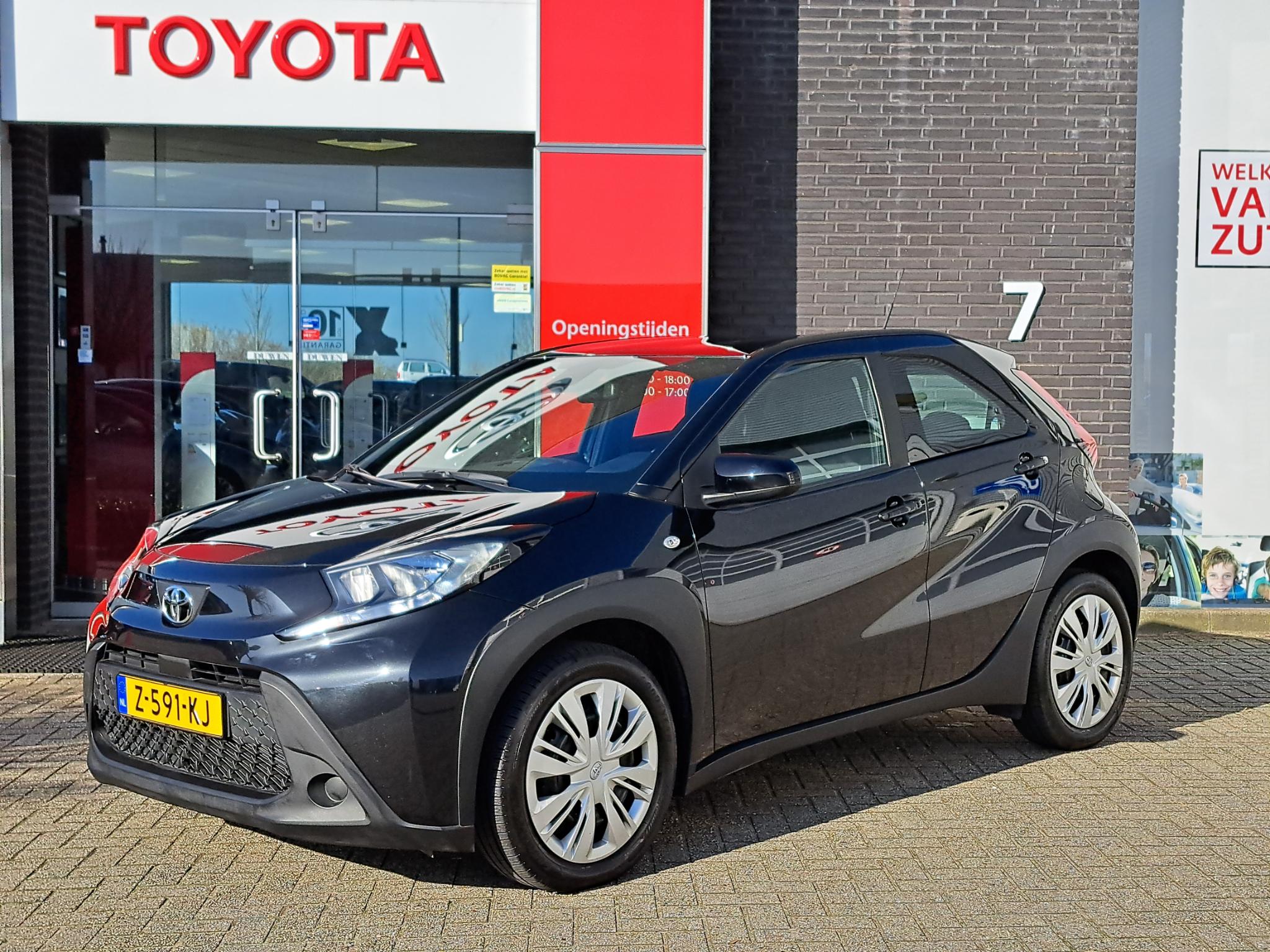 Toyota Aygo X PLAY APPLE/ANDROID AD-CRUISE CAMERA AUTOMATISCH-GROOTLICHT