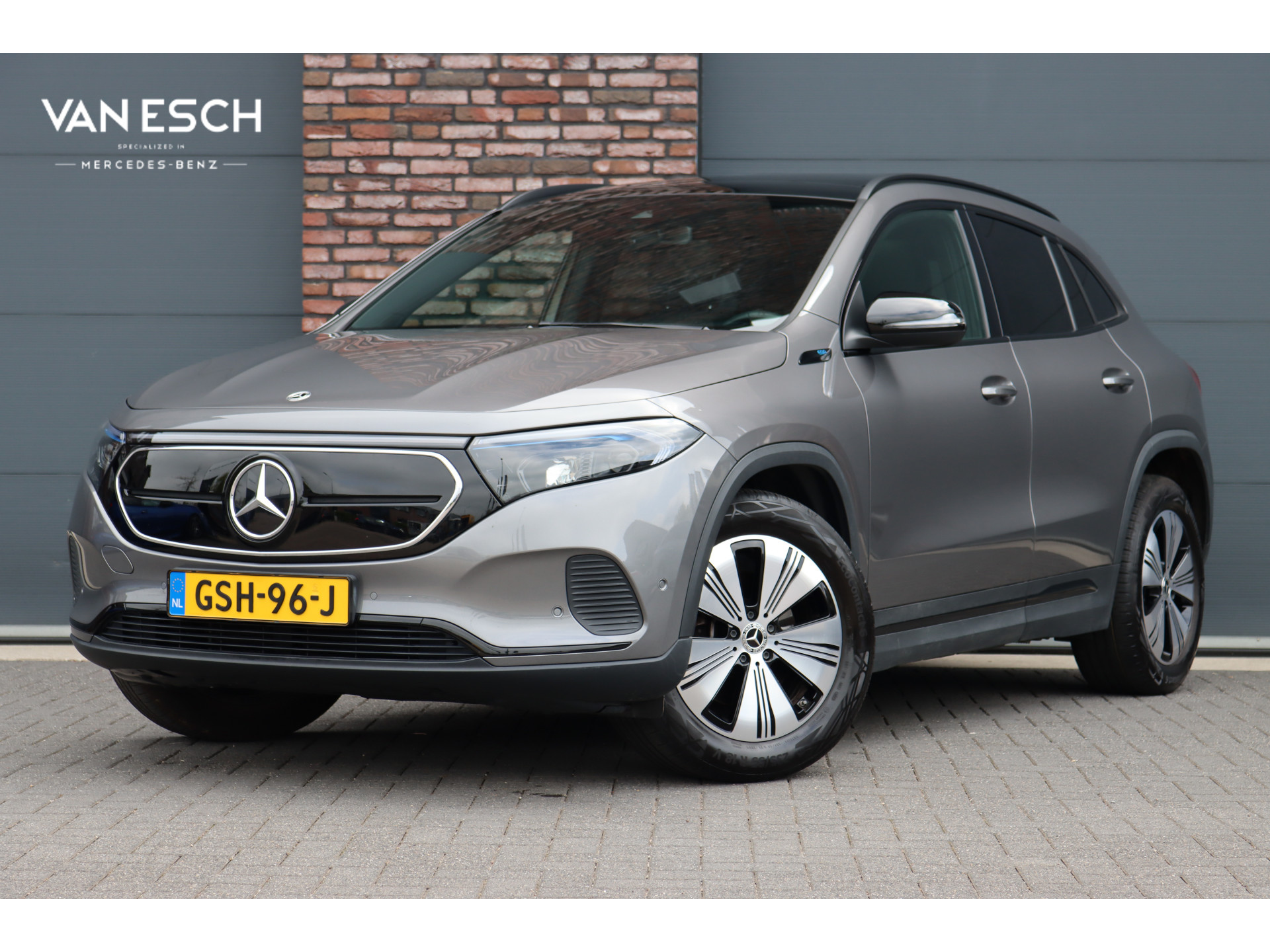 Mercedes-Benz EQA 250 Business Line 67 kWh | Panoramadak | Trekhaak | Camera | Sfeerverlichting | High Perf. LED | Nightpakket | Leder | Dodehoekassistent | Apple Carplay |