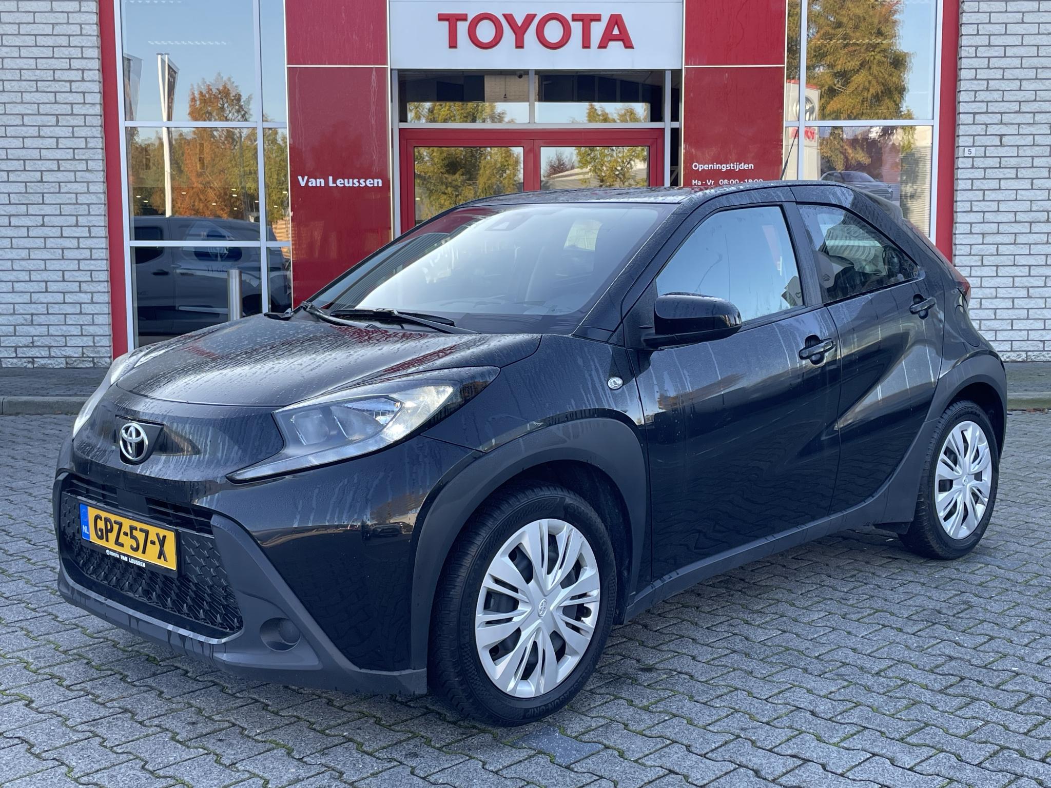Toyota Aygo X PLAY ALL-SEASON APPLE/ANDROID PARKCAMERA AIRCO AD-CRUISE BLUETOOTH