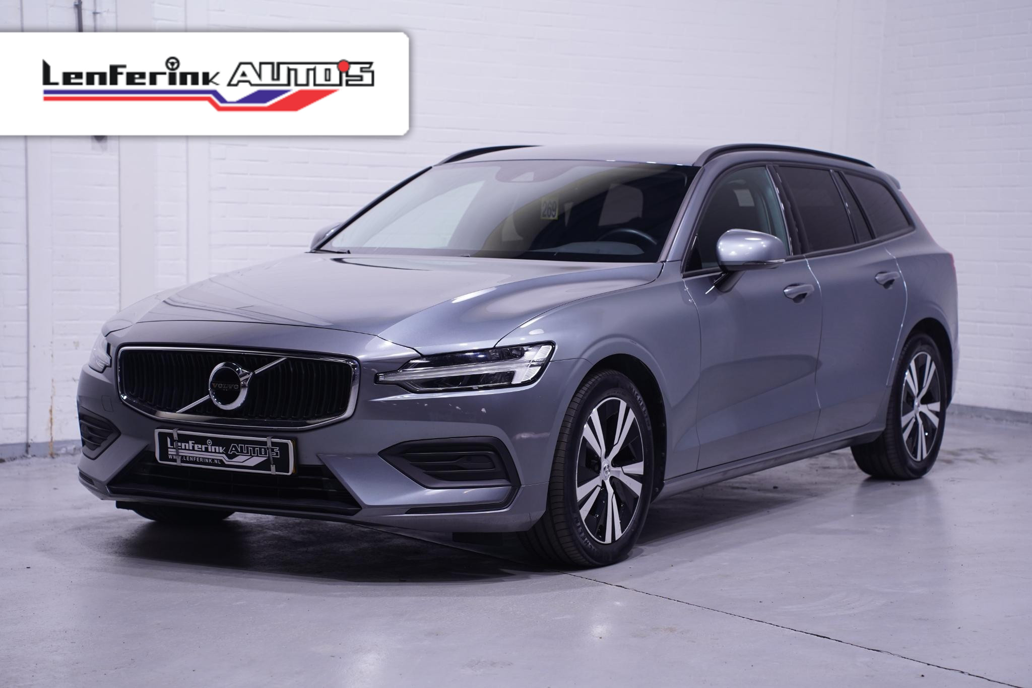 Volvo V60 2.0 D B4 Momentum Stuur- en stoelverwarming Camera PDC v+a Ledkoplampen