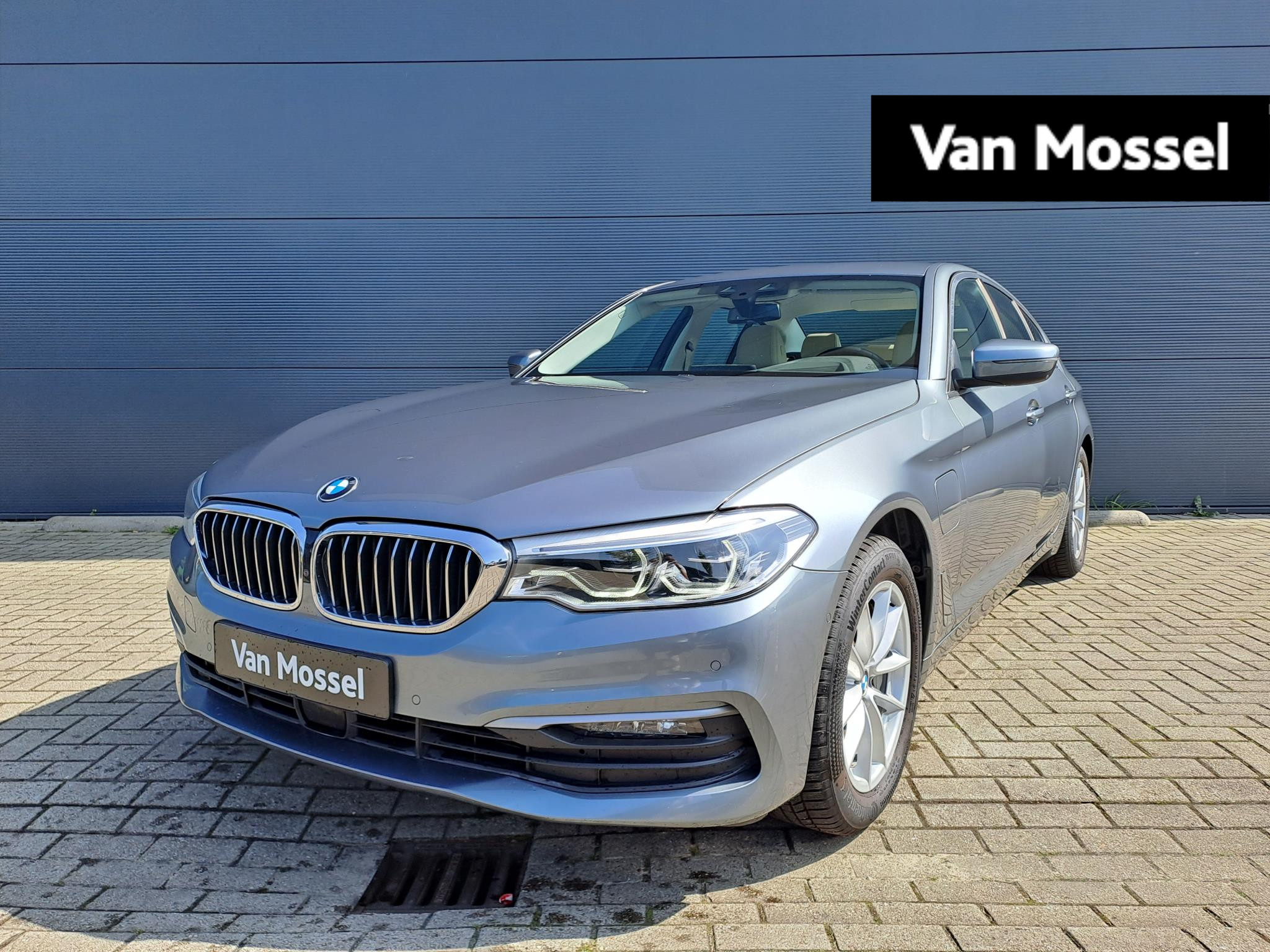 BMW 5 Serie 530e 252pk | iPerformance High Executive || Trekhaak | Parkeersensoren Voor & Achter + Achteruitrijcamera | Dodehoek detectie | Lederenbekleding | Stoelverwarming | Elektrische Achterklep