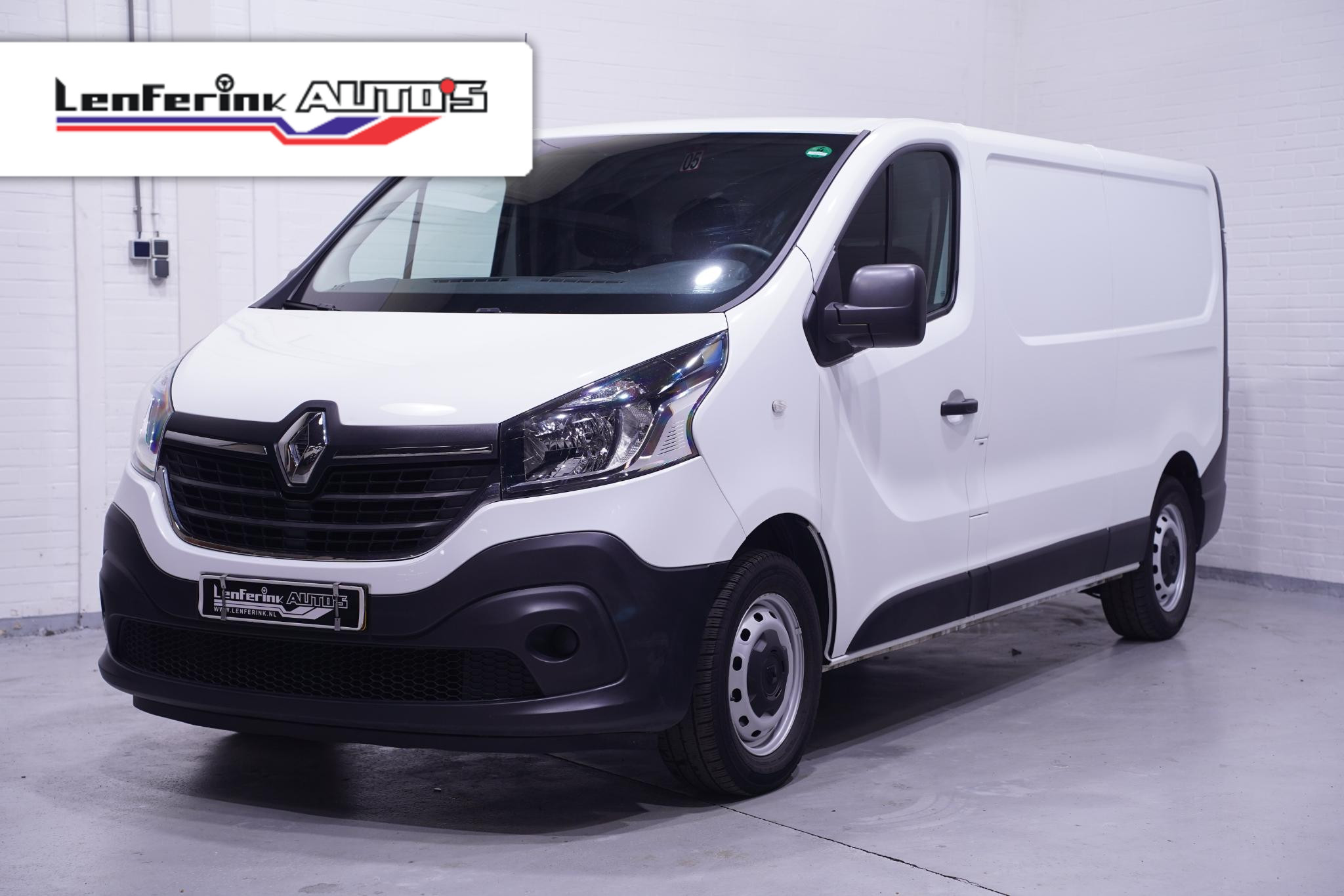 Renault Trafic 2.0 dCi 120 pk L2H1 Airco, Laadruimte Pakket PDC achter, 3-Zits