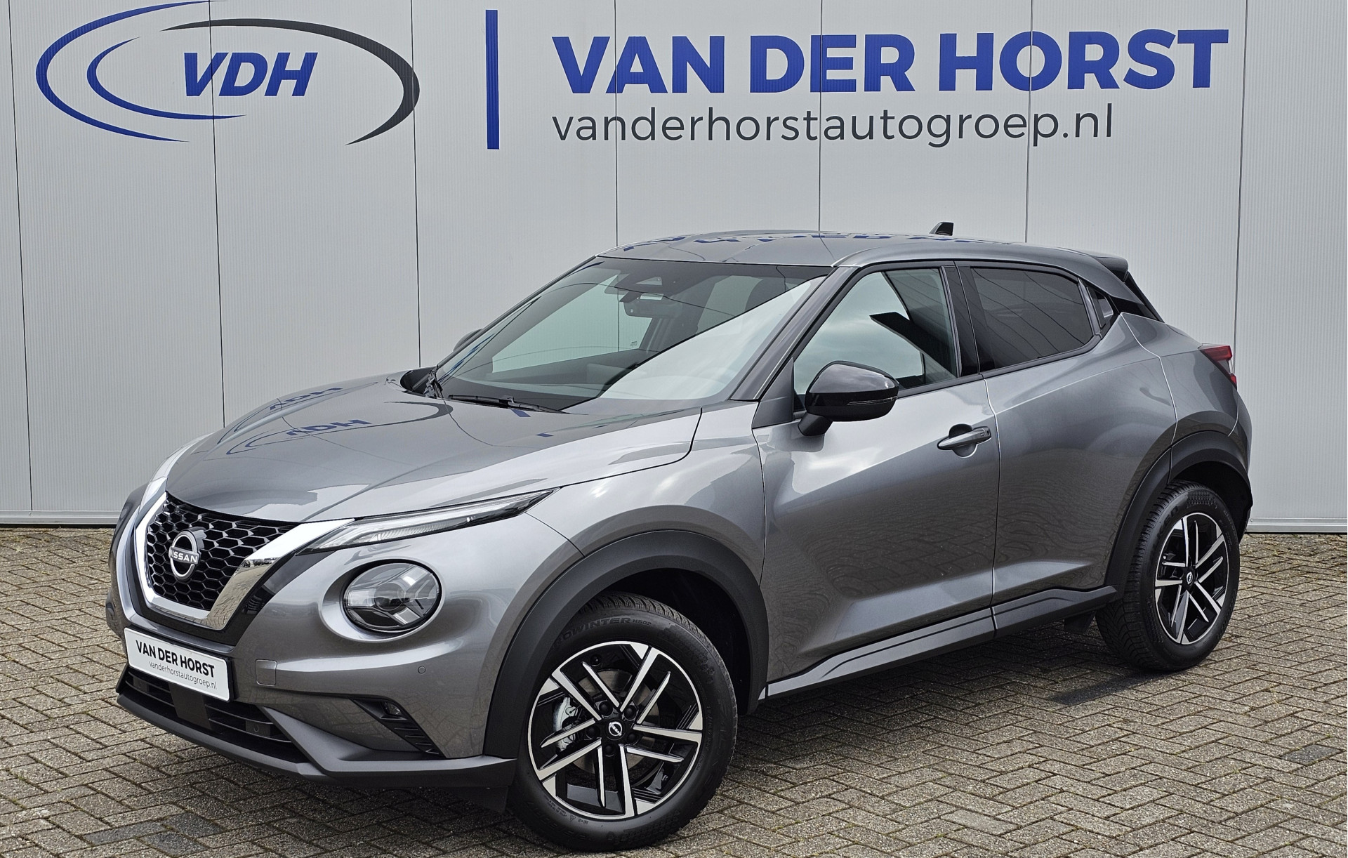 Nissan Juke 1.0-114 pk DIG-T N-Connecta -NIEUWSTE MODEL- Maar liefst ruim €. 11.000,- VOORDEEL: van €. 37.250,- voor €. 25.895,-  ! Slechts 2.800km ! Navigatie, Climate cntrl, Cruise Cntrl, Lane Assist. Metallic lak, LM wielen, Stoel-, stuur- en voorraamverw., Keyless