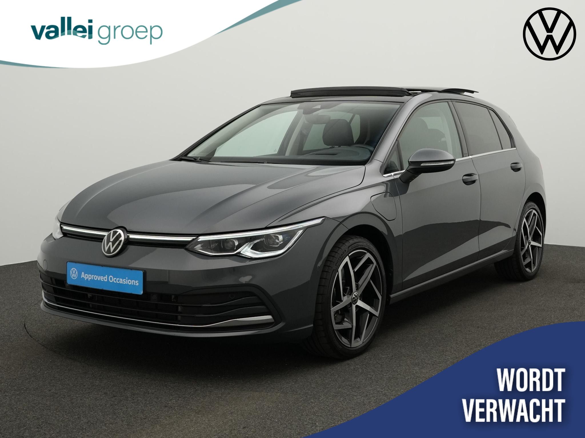 Volkswagen Golf 1.4 204 pk DSG eHybrid Style | Panoramadak | Trekhaak | Geheugen-/massagestoel | IQ Light | Head-up display | Stuur-/stoelverwarming