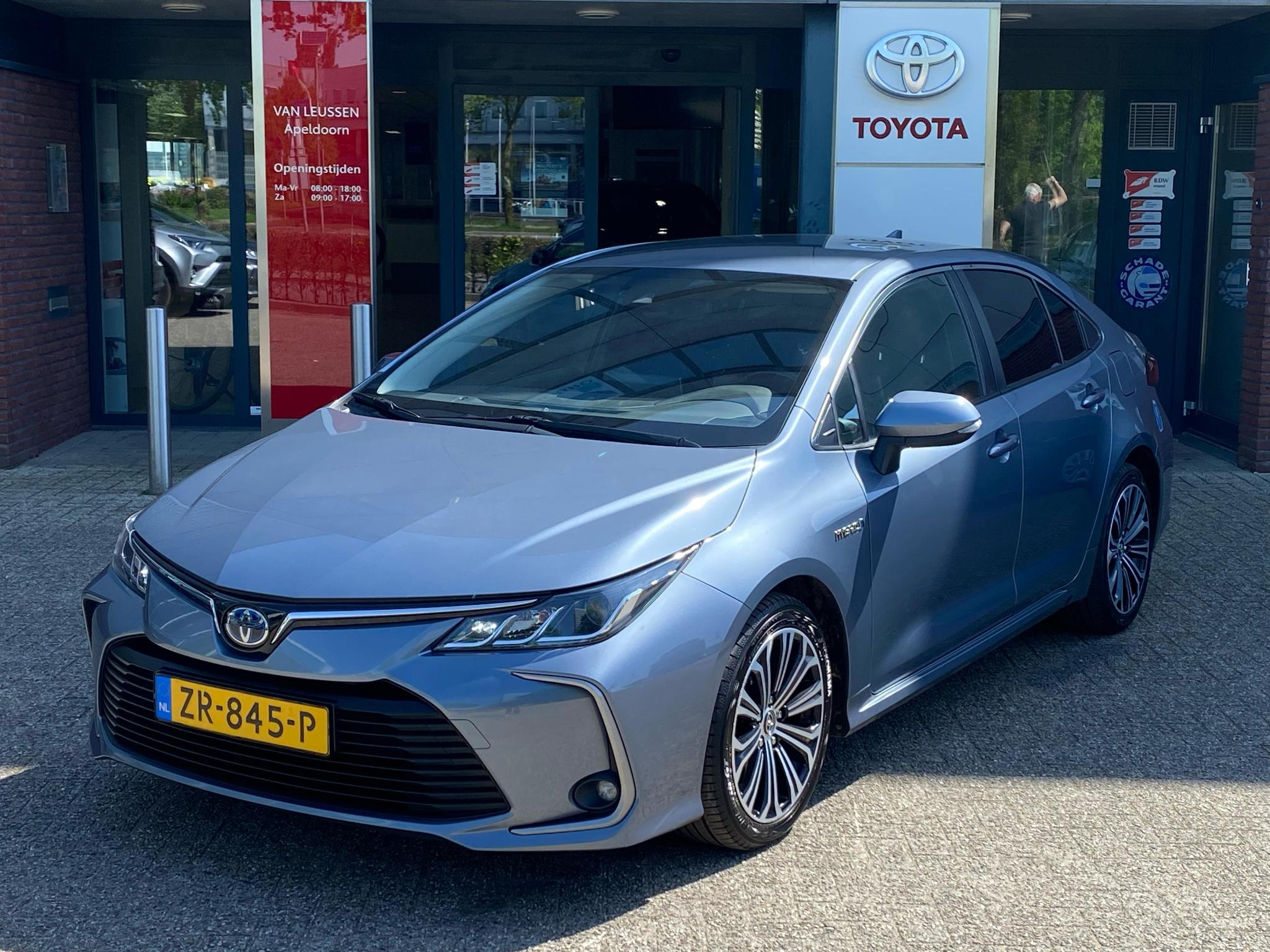 Toyota Corolla Sedan 1.8 HYBRID FIRST EDITION APPLE/ANDROID CLIMA CAMERA AD-CRUISE NAVI 17''LM-VELGEN