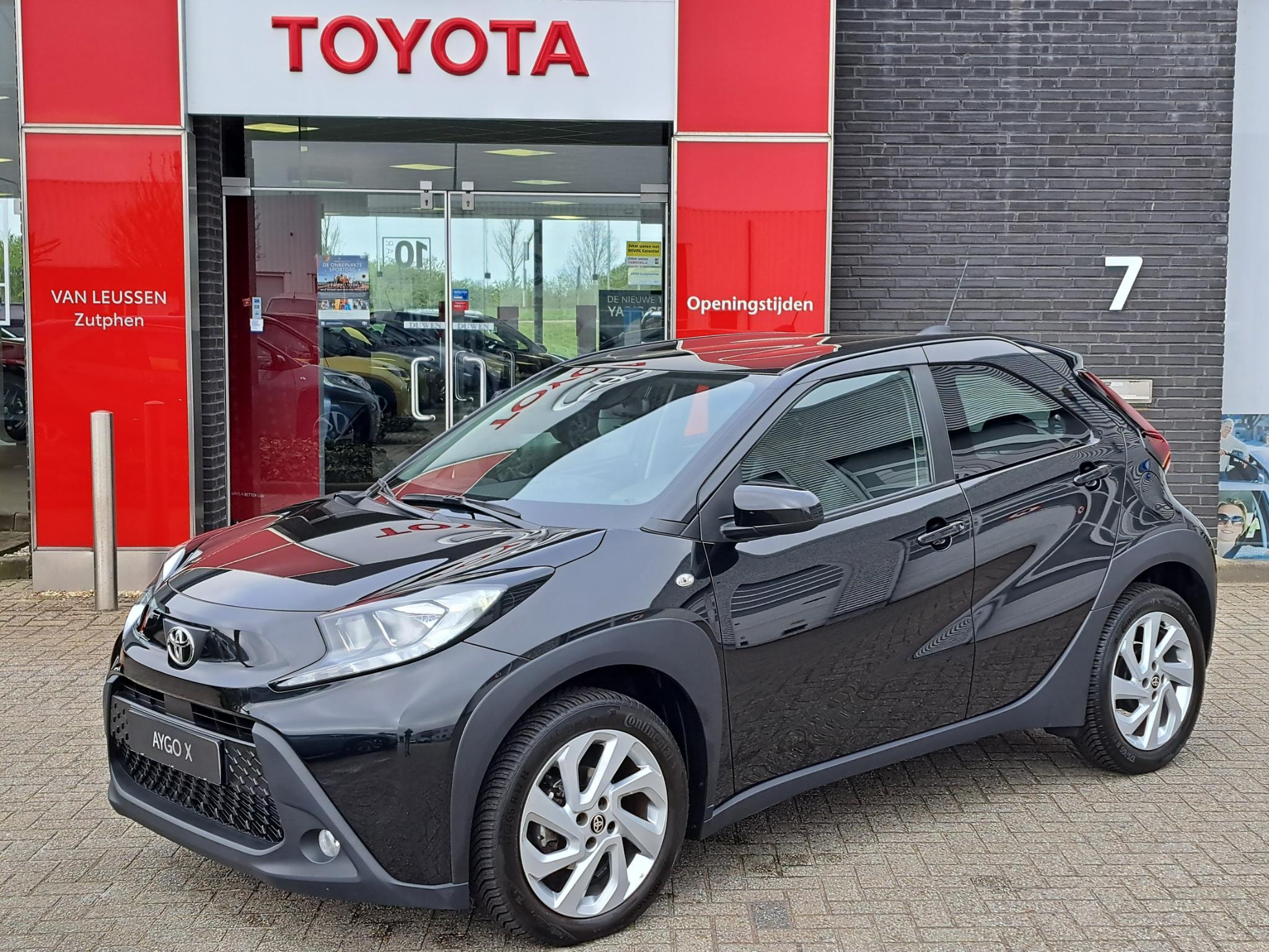 Toyota Aygo X FIRST AUTOMAAT STOELVER. CAMERA AD-CRUISE KEYLESS ENTRY/START ANDROID/APPLE LM-VELGEN