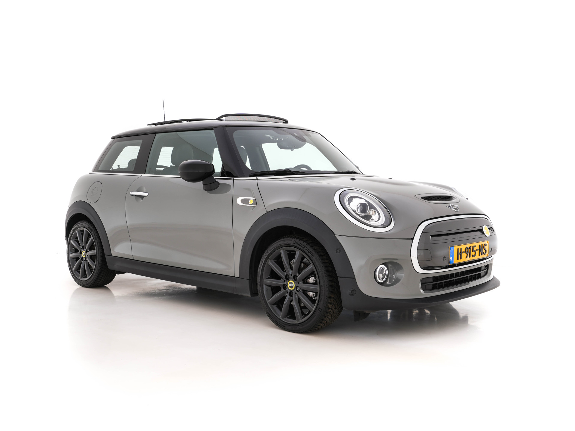 MINI Electric Mini Yours 33 kWh [ 3-Fase ] (INCL-BTW) Aut. *PANO | FULL-LEATHER | HEAD-UP | FULL-LED | HARMAN/KARDON-SOUND | KEYLESS | CAMERA | SPORT-SEATS | NAVI-FULLMAP | HEATED-SEATS | AMBIENT-LIGHT | DAB | DIGI-COCKPIT | 17"ALU*