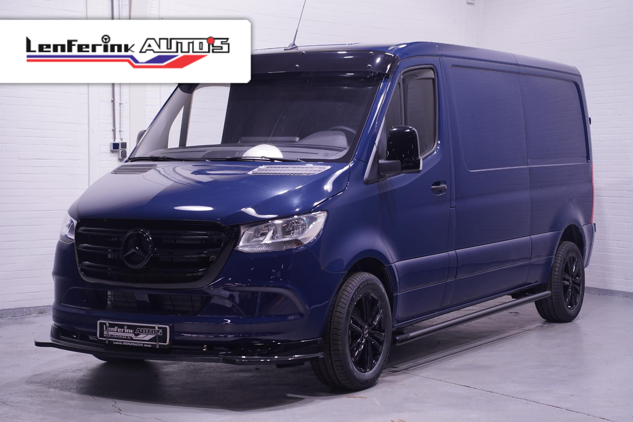 Mercedes-Benz Sprinter 215 CDI 150 pk L2H1 Black&Blue Edition 18' LMV Airco, Zwarte Grille + Spiegelkappen, Zonneklep, 2-Zits, Nieuw