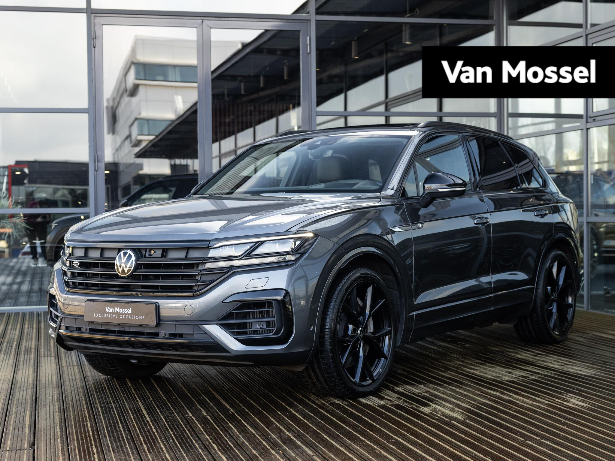 Volkswagen Touareg 3.0 TSi 4MOTION R |  eHybrid | PANORAMADAK | HEAD UP DISPLAY | BLACK STYLE | MATRIX | DYNAUDIO | TREKHAAK | KEYLESS |