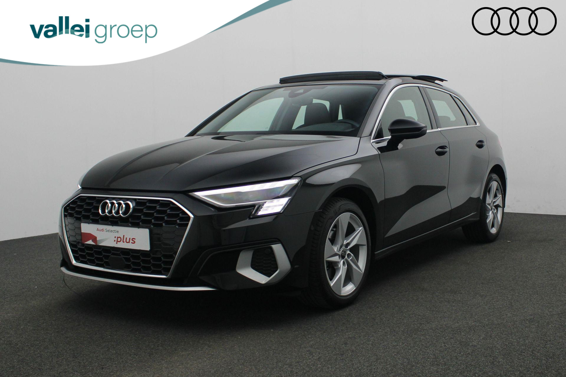 Audi A3 Sportback 35 TFSI 150 pk S-tronic Advanced edition | Panoramadak | Trekhaak | Standkachel | Matrix LED | Achteruitrijcamera | Stoelverwarming