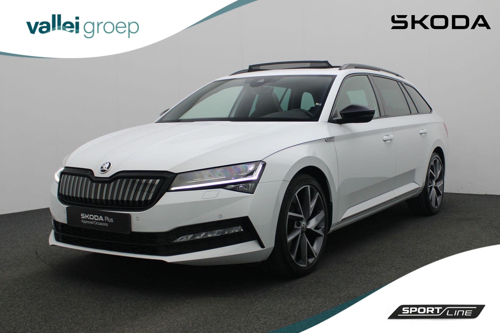 Škoda Superb Combi 1.4 TSI 218 pk DSG iV Sportline Business | Panoramadak | Trekhaak | Geheugenstoelen | Leder/alcantara | Matrix LED | Navigatie Columbus | Stoel-/achterbankverwarming | Adaptief onderstel