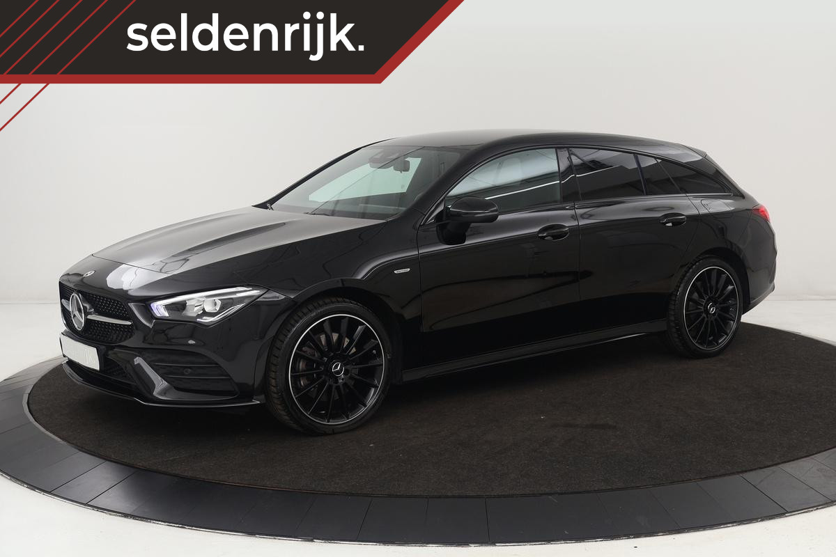 Mercedes-Benz CLA Shooting Brake 250e AMG Night | Carplay | Stoelverwarming | Leder/Alcantara | Sfeerverlichting | Camera | Full LED | Park Assist | 19'' | Widescreen | Navigatie
