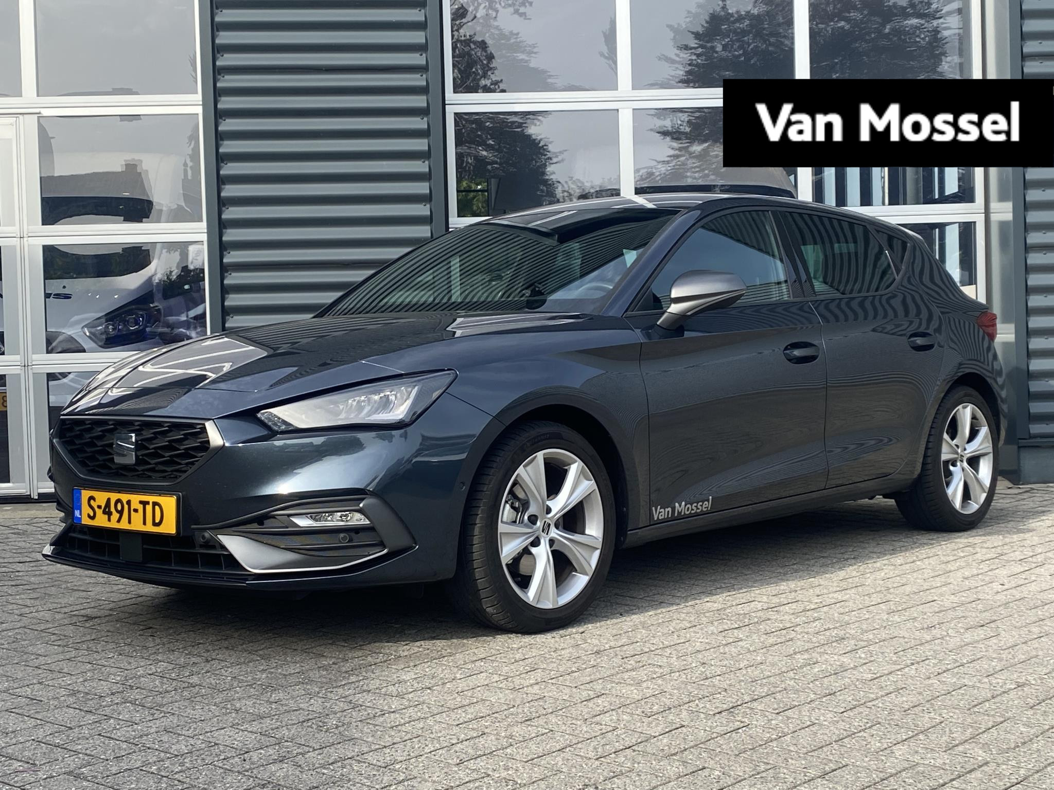 SEAT Leon 1.5 TSI FR Business 150 PK | LED Koplampen | Navigatie | Climate Control | Apple Carplay/Android Auto | Privacy Glass | Cruise Control | Parkeersensoren | Virtual Cockpit | Lichtmetalen velgen |