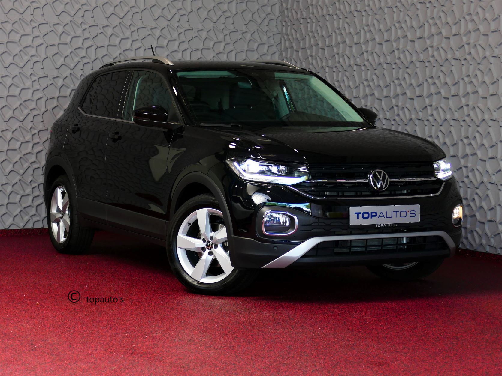 Volkswagen T-Cross 1.5 TSI 150PK STYLE PLUS LMV CARPLAY NAVI VIR.COCKPIT LED CAMERA STOELVERW. ADAP.CRUIS DAB 02/2024! "Volkswagen rijden begint bij Topautos.nl – 75 topmodellen direct op voorraad!"