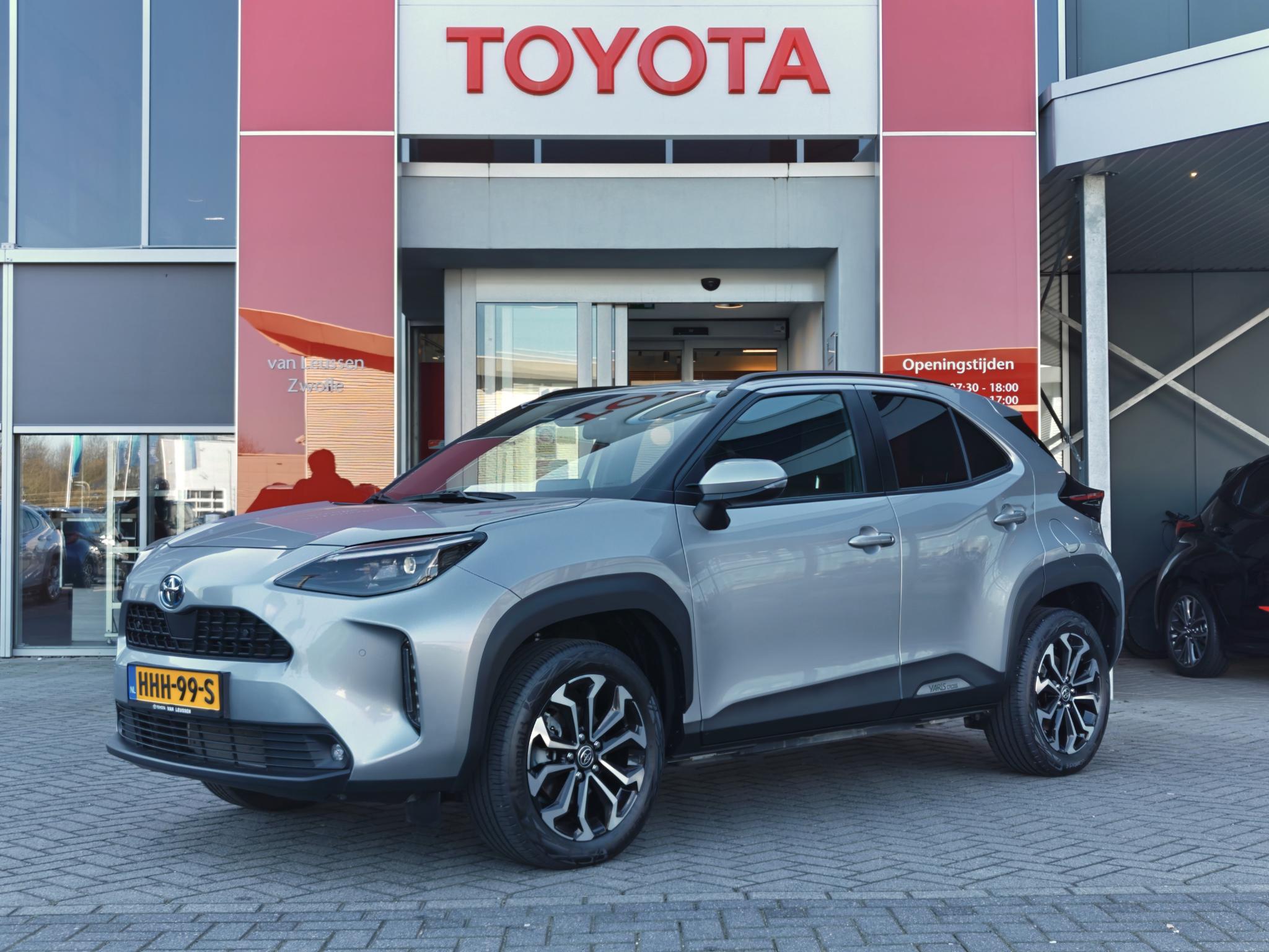 Toyota Yaris Cross 1.5 HYBRID DYNAMIC STOELVERW PARK-SENSOREN KEYLESS 17"LM-VELGEN CAMERA